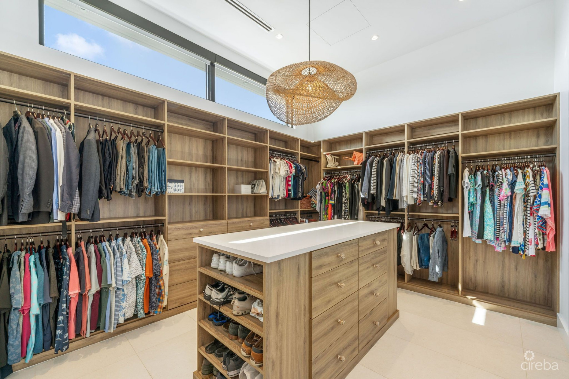 60 LALIQUE PENINSULA QUAY | LUXURY WATERFRONT LIVING IN CRYSTAL HARBOUR