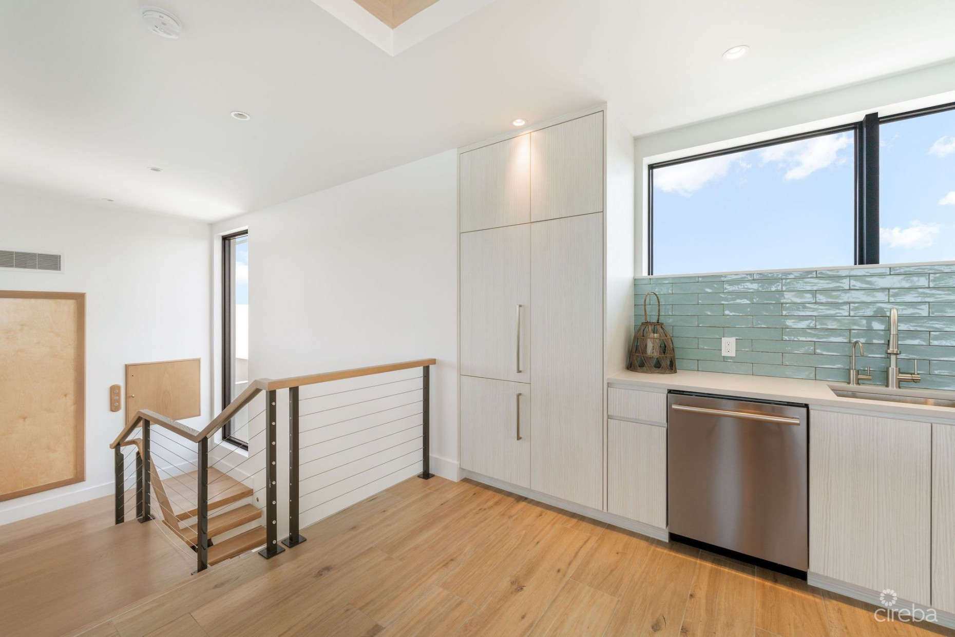 60 LALIQUE PENINSULA QUAY | LUXURY WATERFRONT LIVING IN CRYSTAL HARBOUR