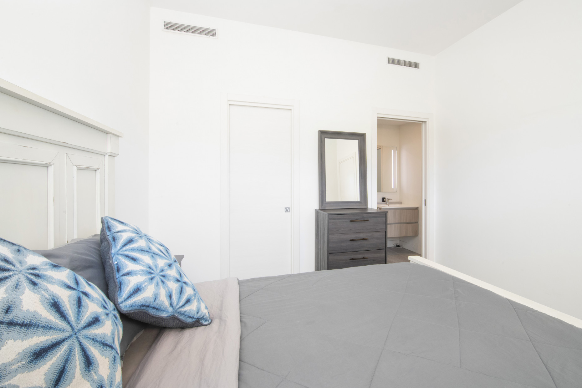 The Grove #33 | Seven Mile Beach Corridor