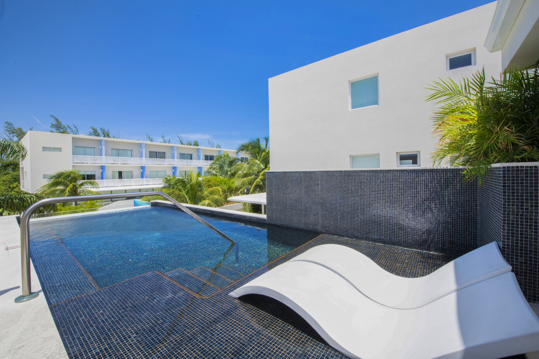 The Grove #33 | Seven Mile Beach Corridor