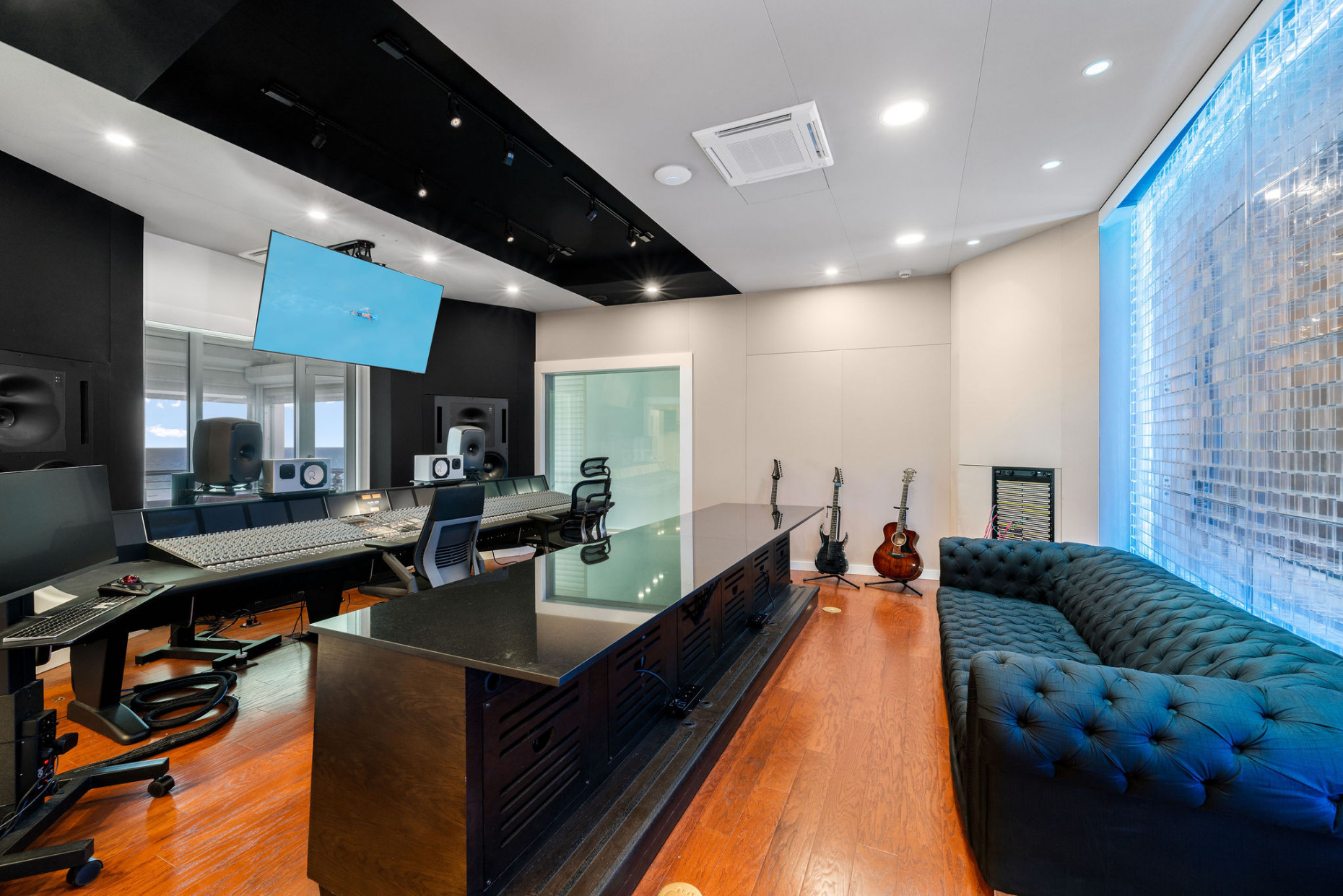 Whitehall House - Prime Commercial Building