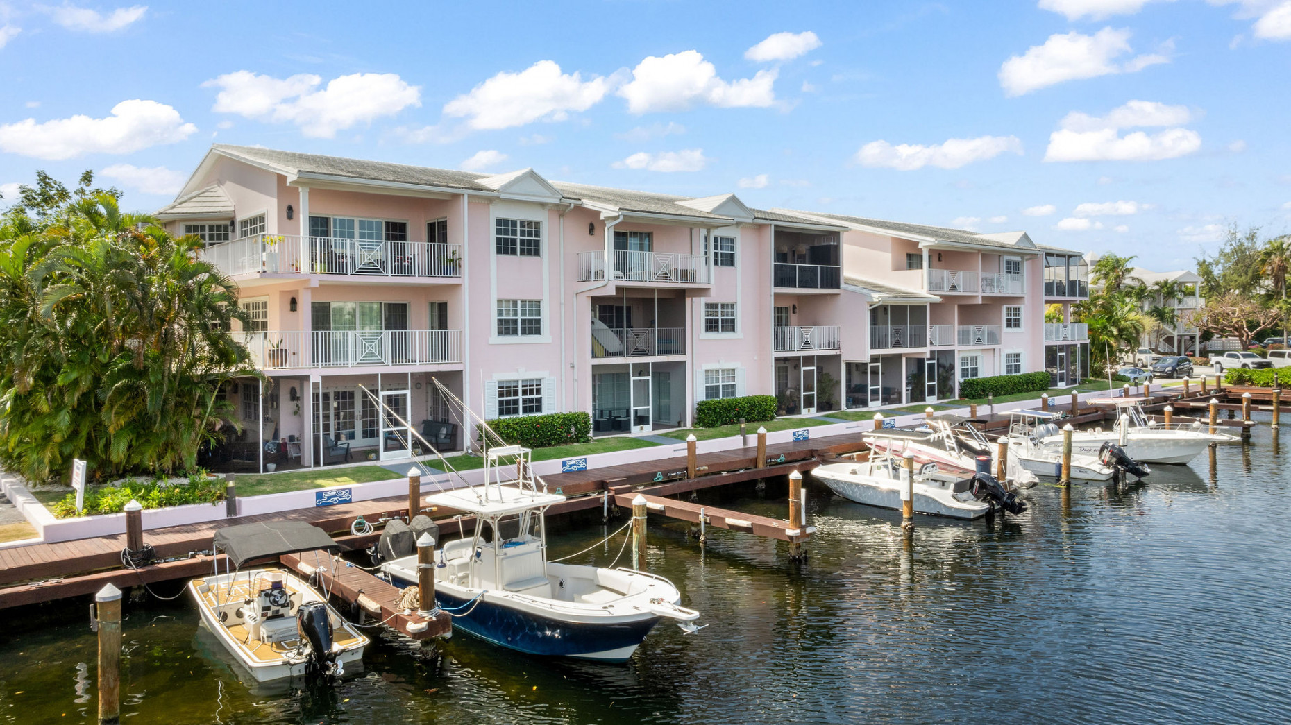 Britannia #133 | Canalfront Penthouse | 2-bed + Loft + Dock
