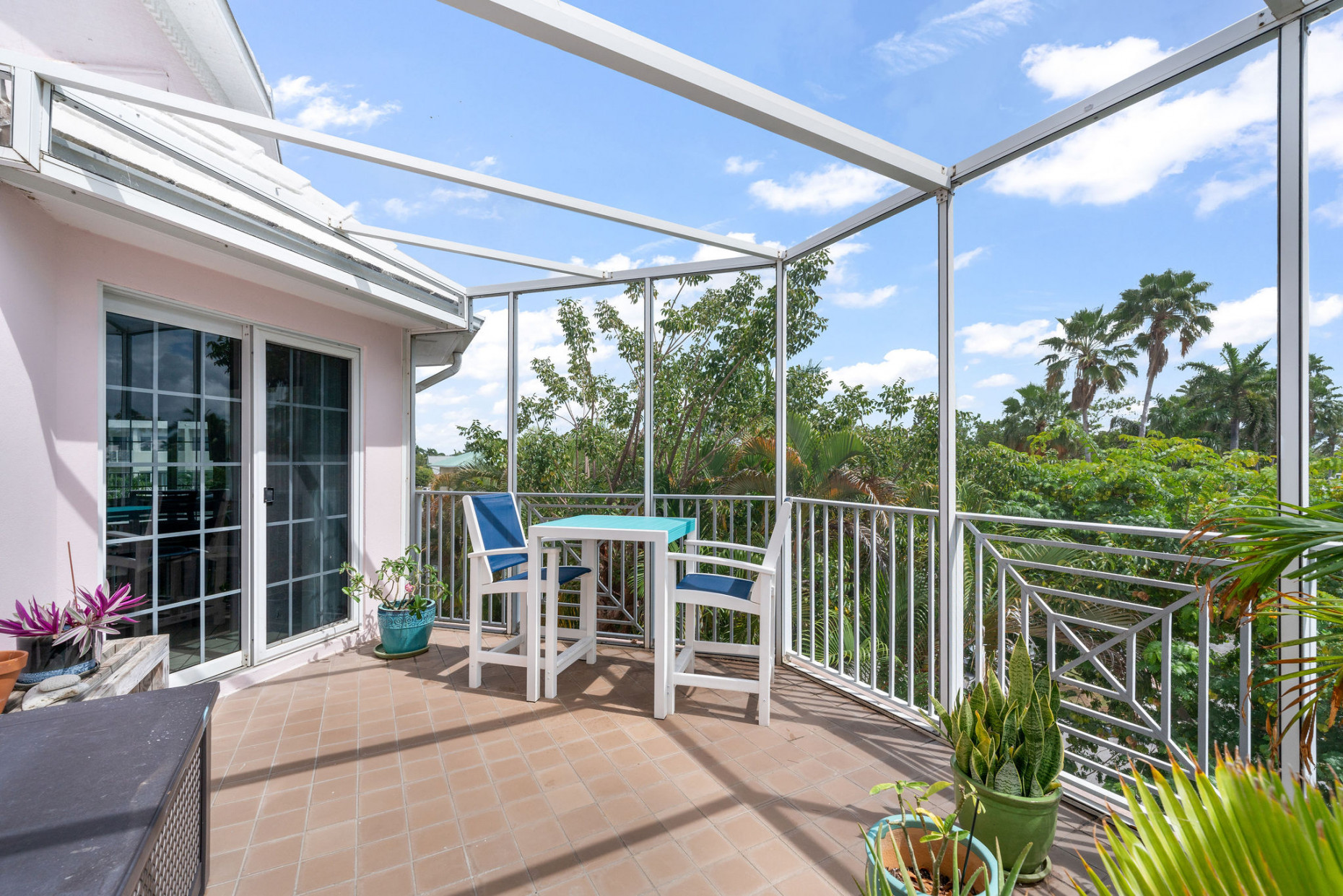 Britannia #133 | Canalfront Penthouse | 2-bed + Loft + Dock