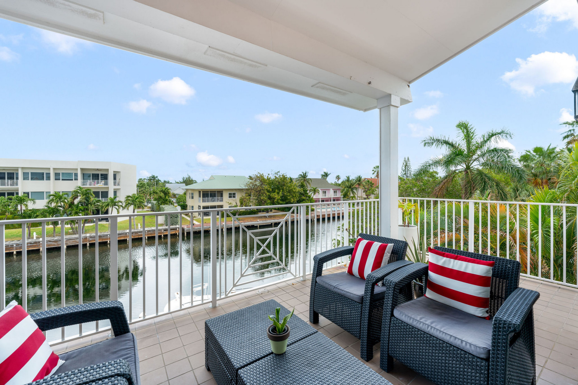 Britannia #133 | Canalfront Penthouse | 2-bed + Loft + Dock