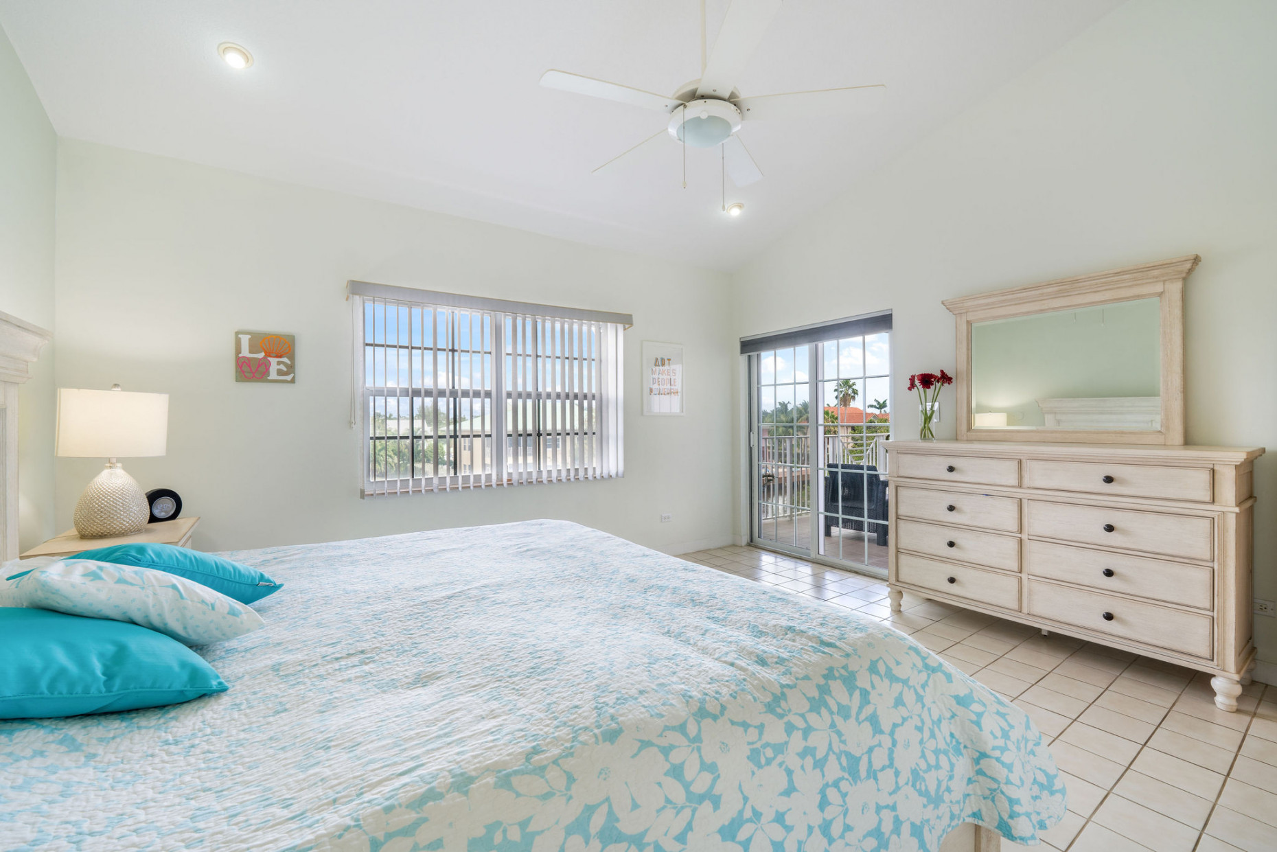 Britannia #133 | Canalfront Penthouse | 2-bed + Loft + Dock