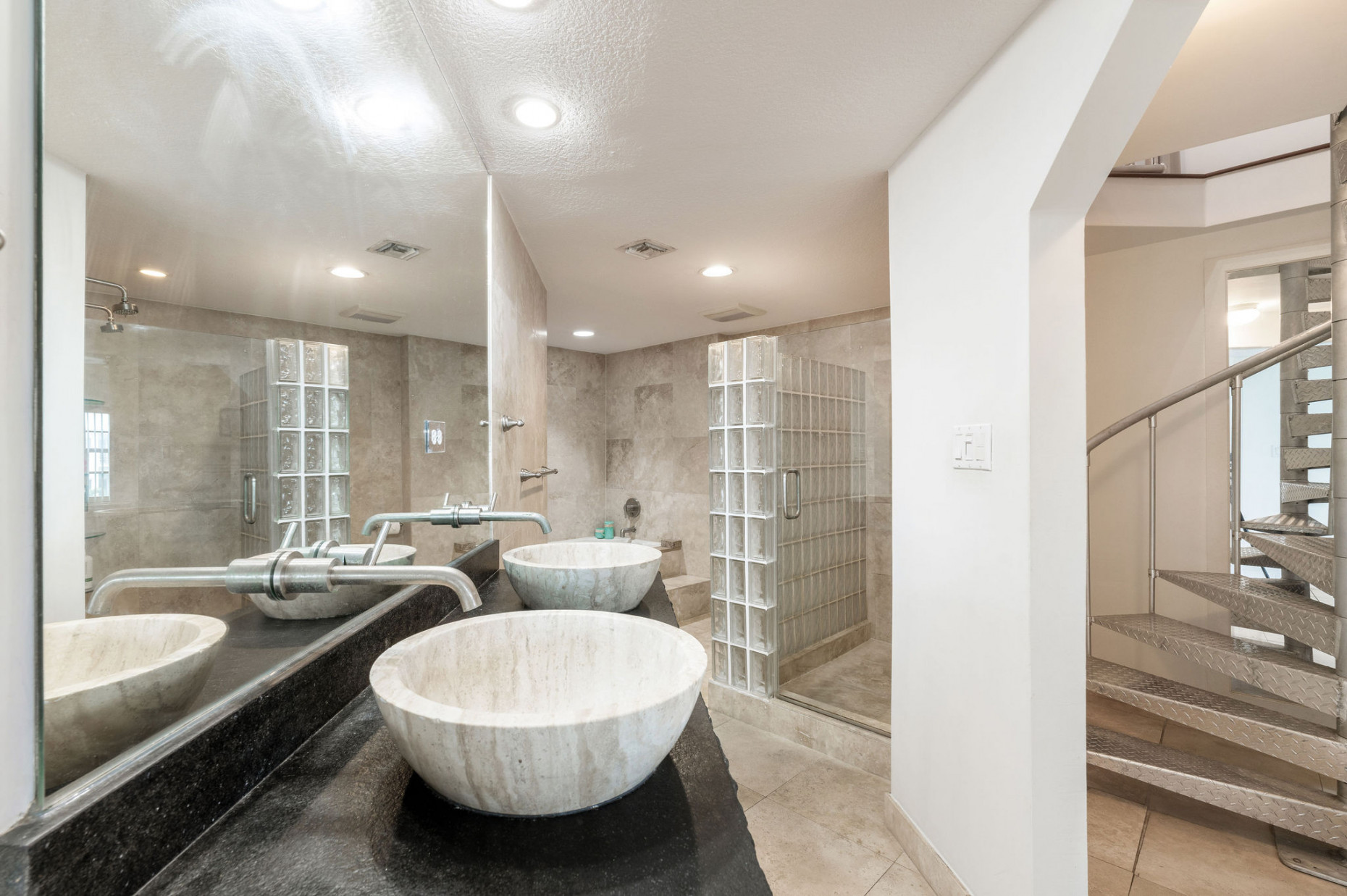 Britannia #133 | Canalfront Penthouse | 2-bed + Loft + Dock