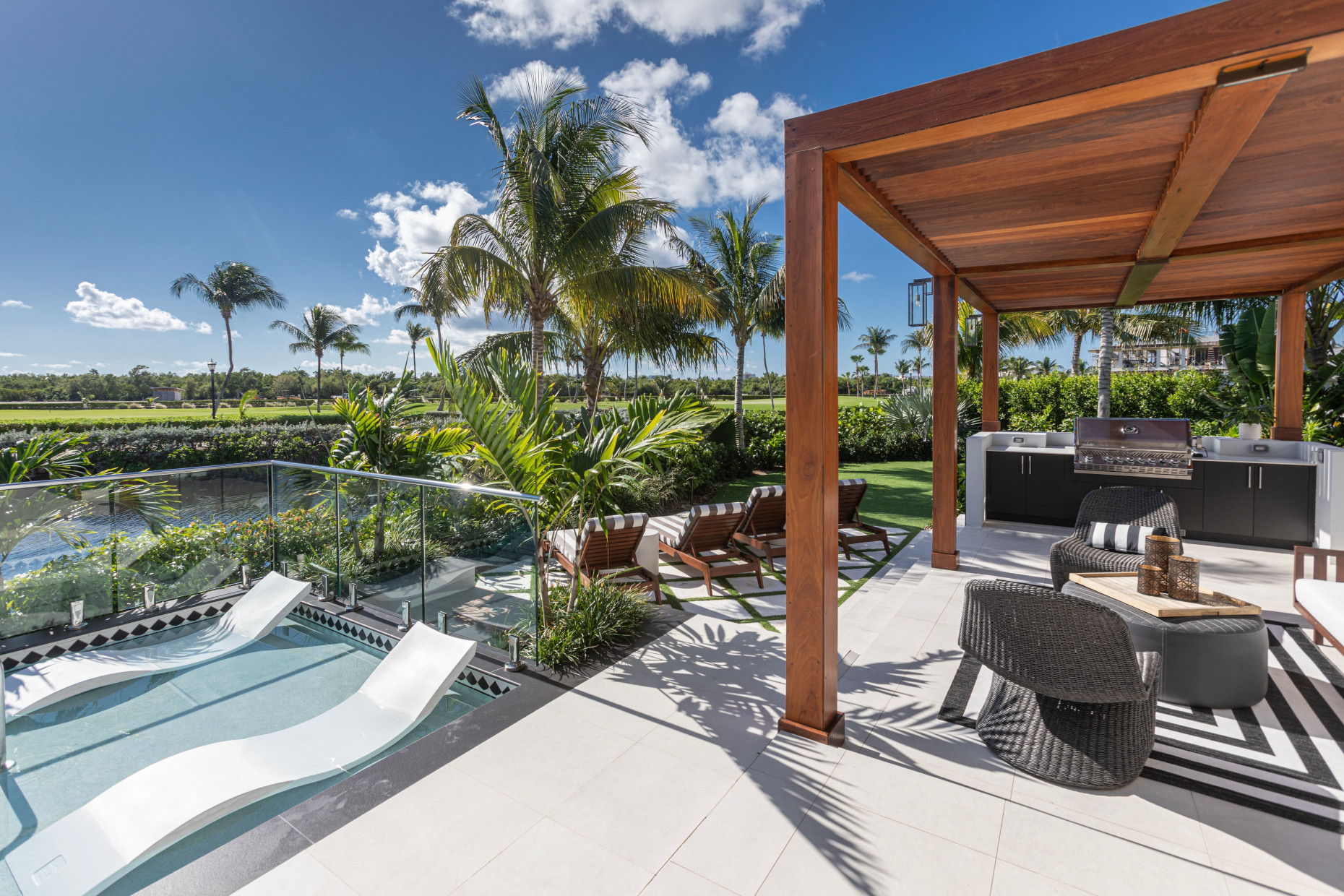 The Ritz-carlton Deckhouse