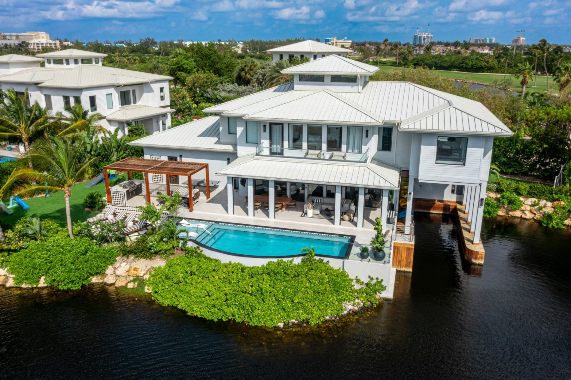 The Ritz-carlton Deckhouse