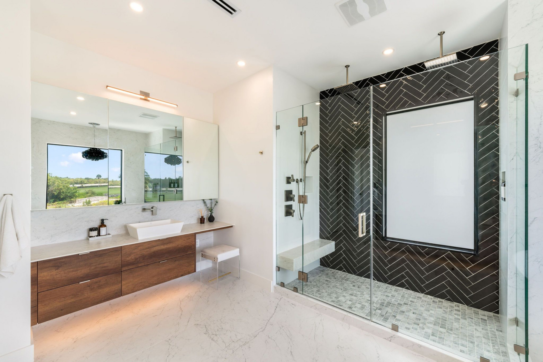 The Ritz-carlton Deckhouse