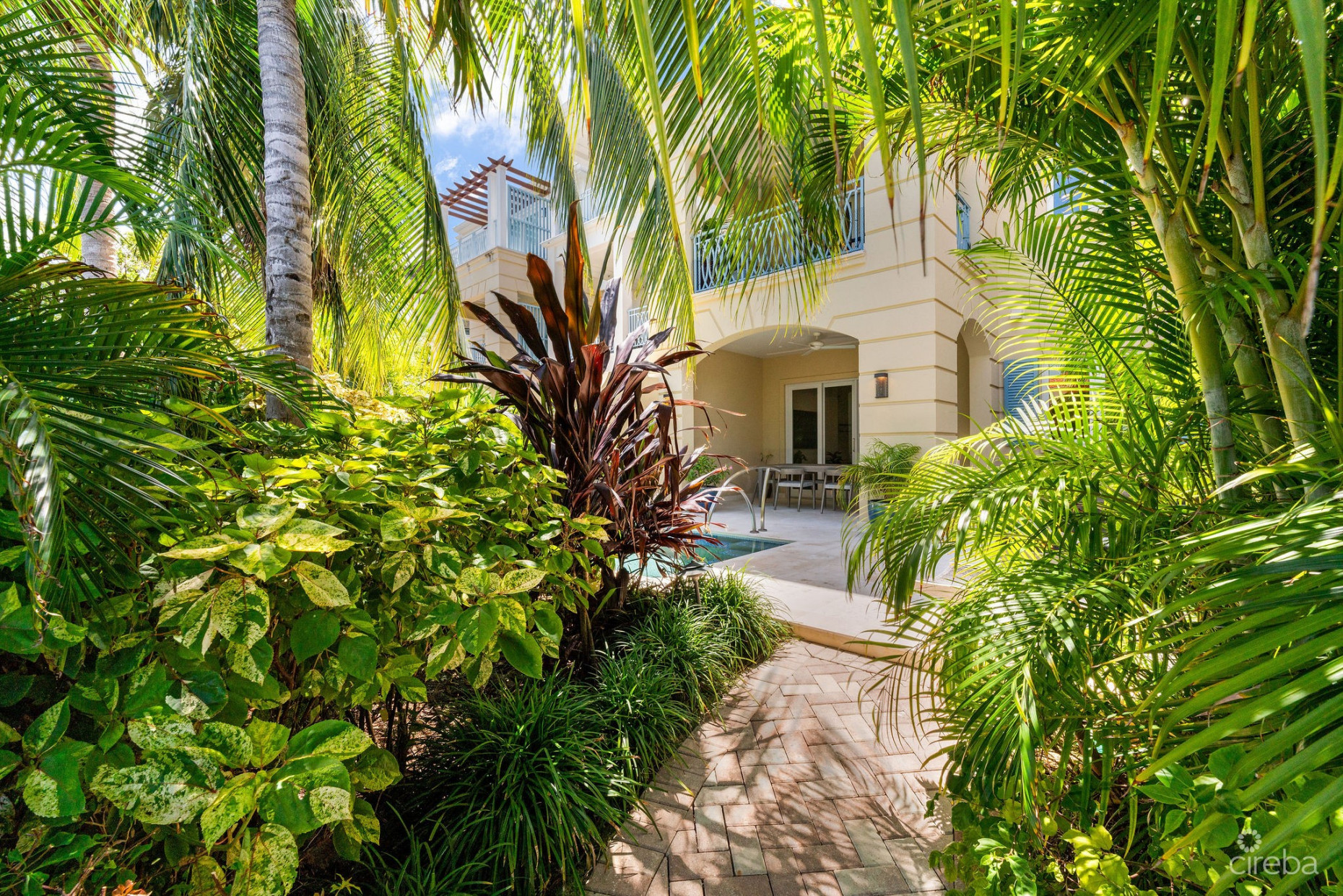 STONE ISLAND RESIDENCE 402