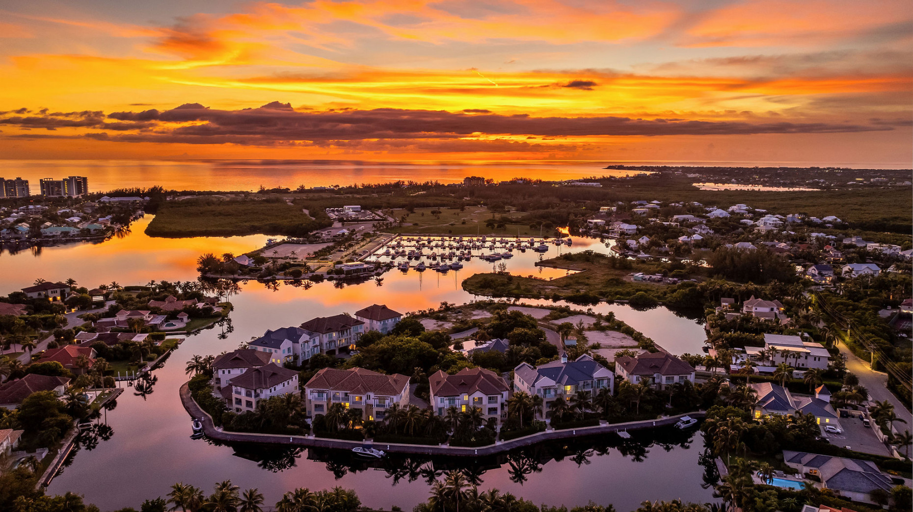 Stone Island Residence 402