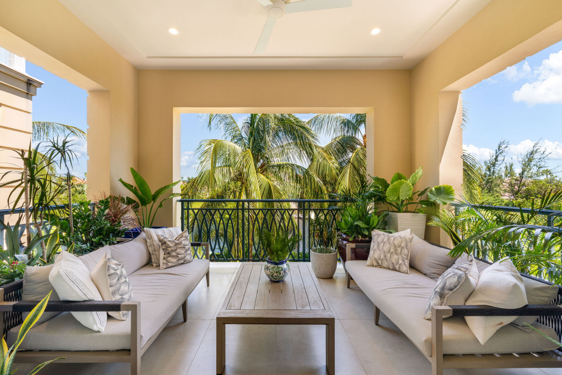 Stone Island Residence 402