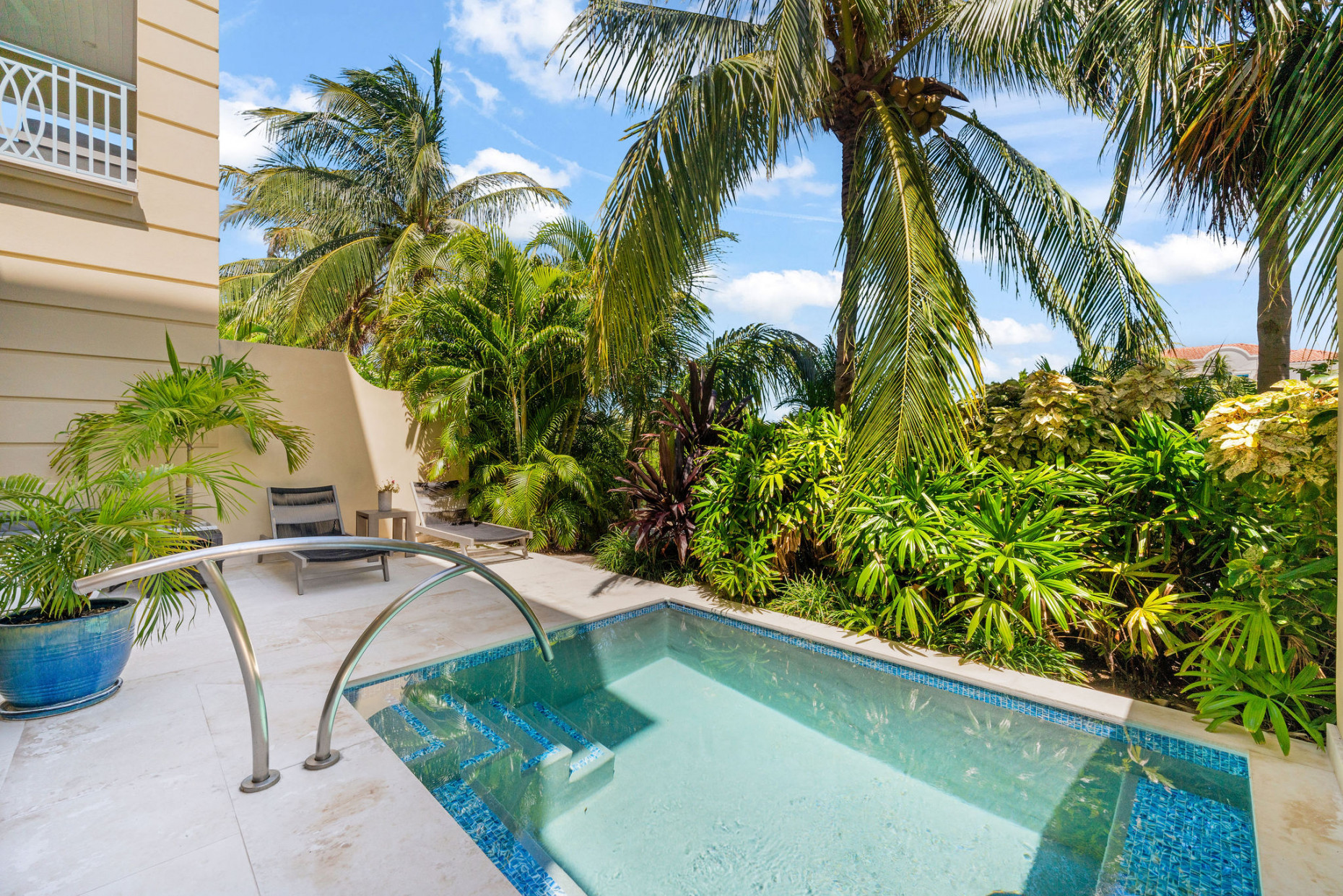 Stone Island Residence 402