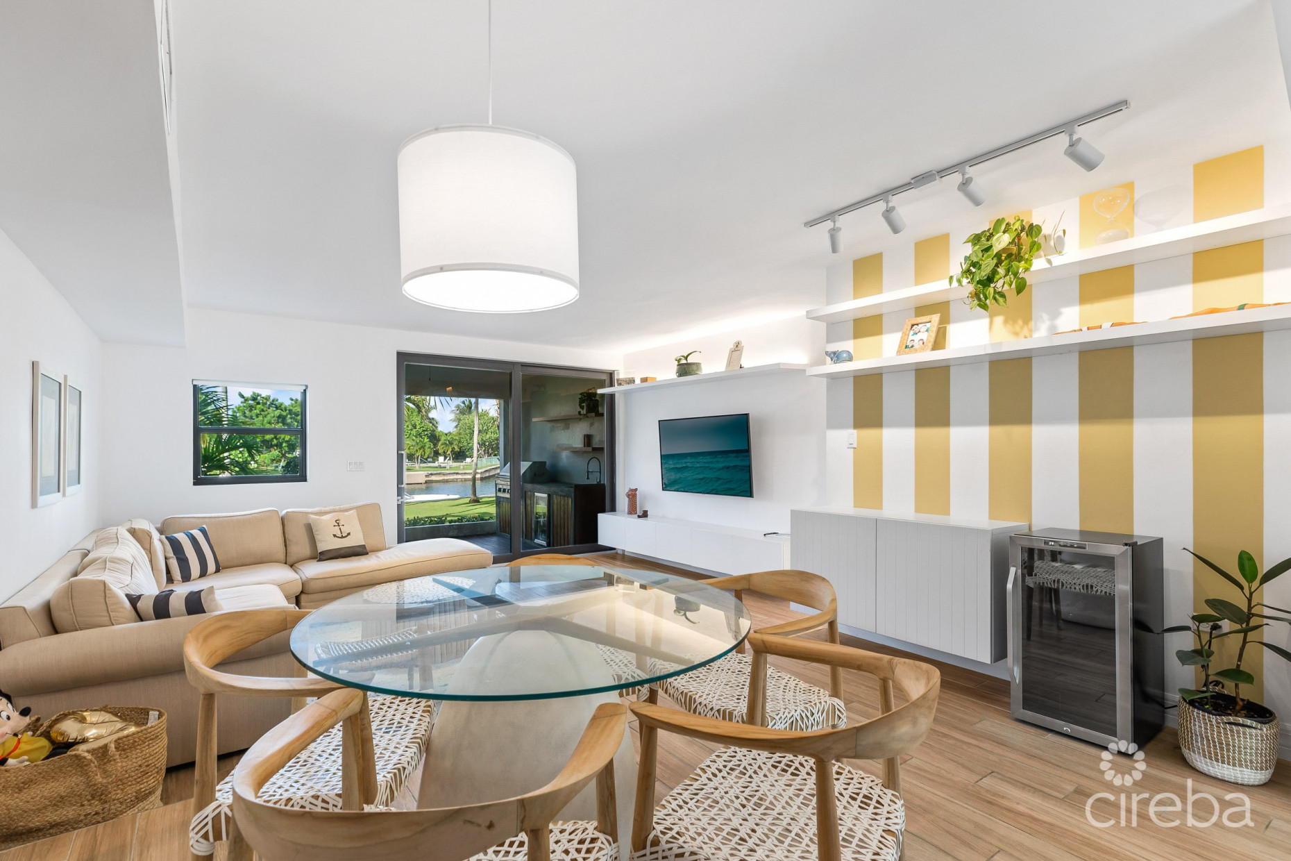 CANALFRONT 4 BED | 4.5 BATH - NEWLY RENOVATED GOVERNORS HARBOUR HOME