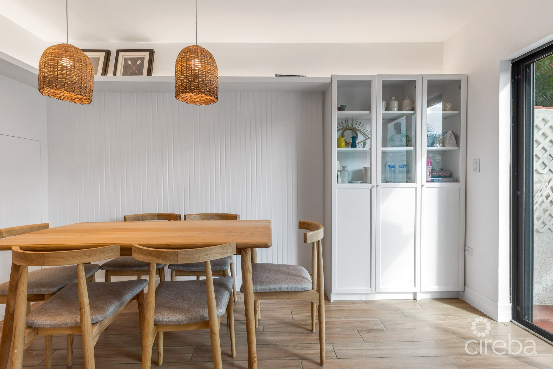 CANALFRONT 4 BED | 4.5 BATH - NEWLY RENOVATED GOVERNORS HARBOUR HOME