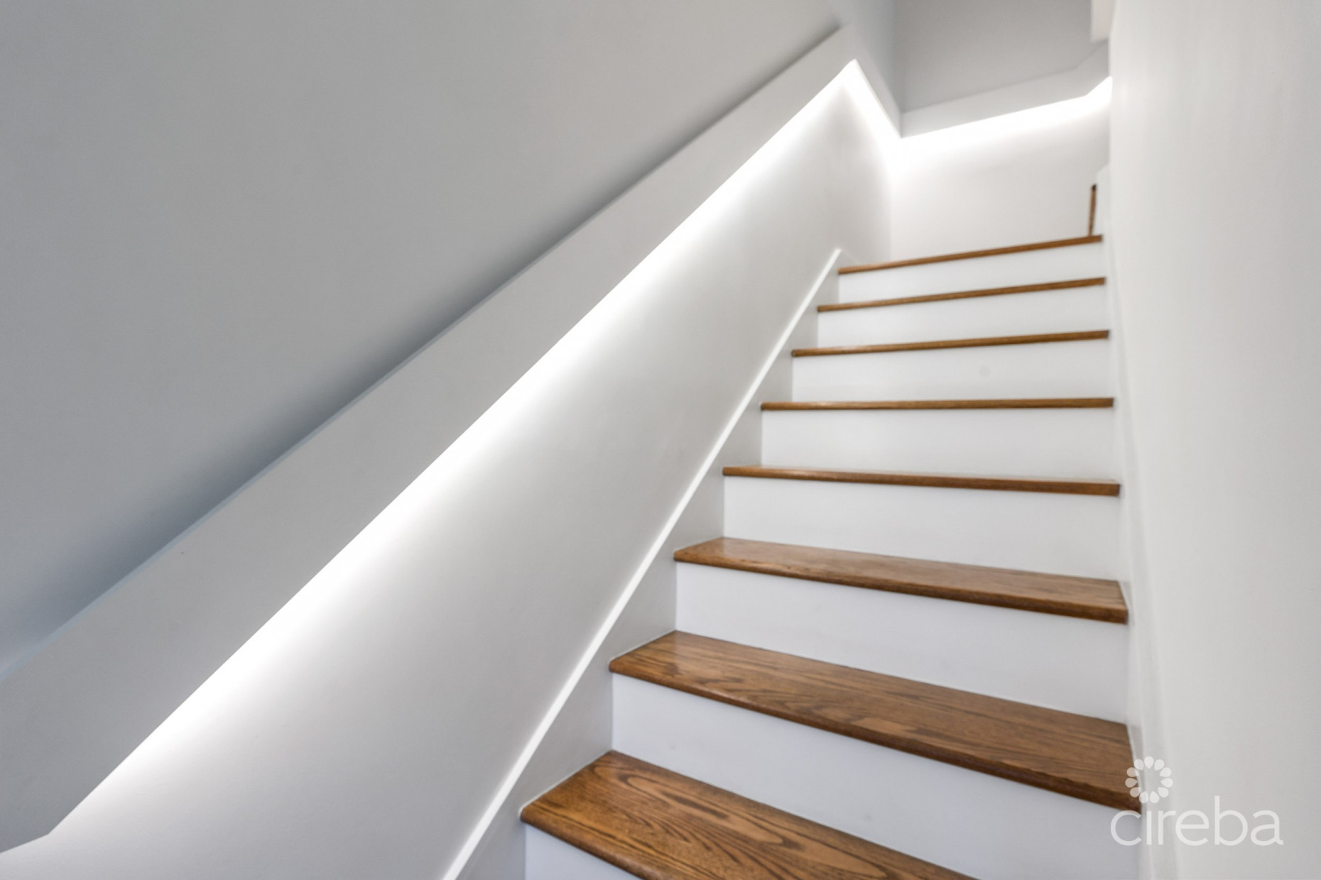 CANALFRONT 4 BED | 4.5 BATH - NEWLY RENOVATED GOVERNORS HARBOUR HOME