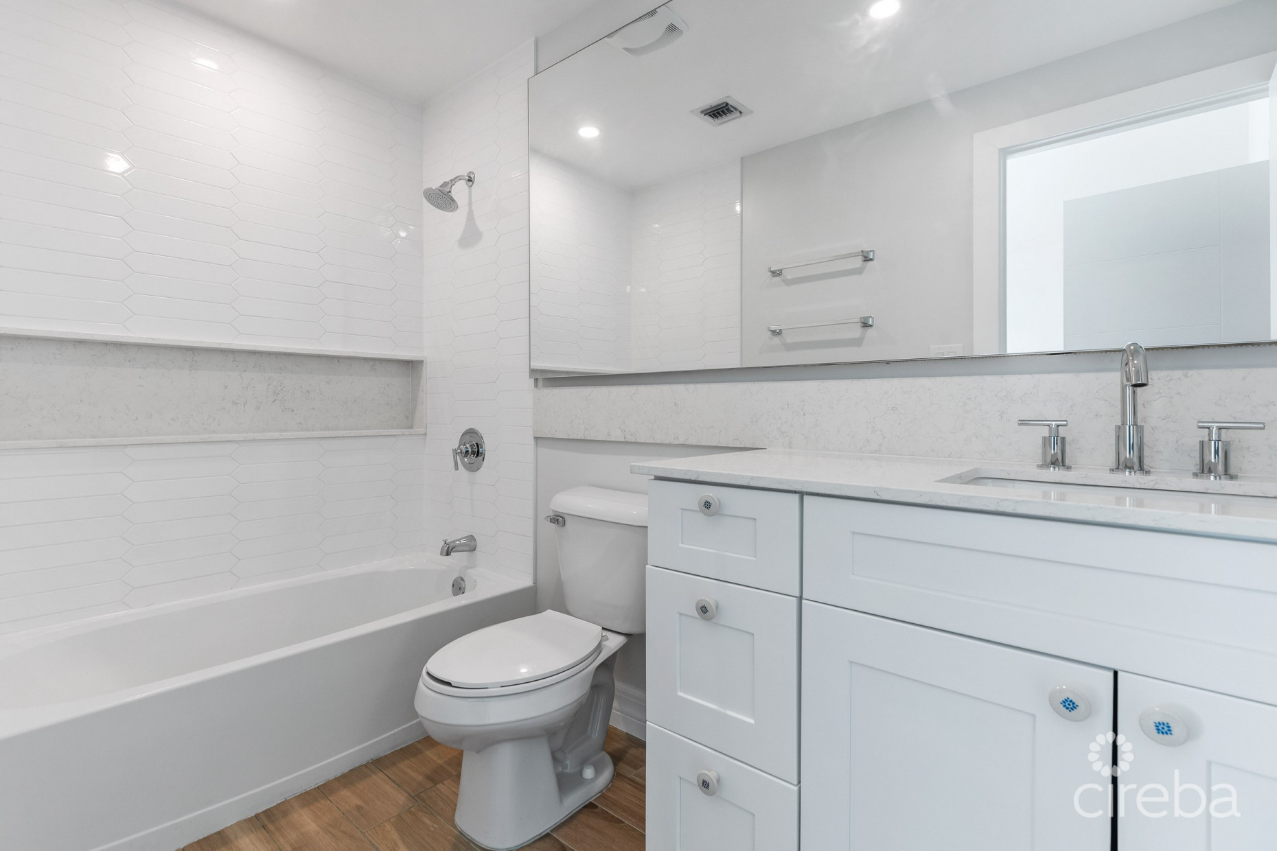 CANALFRONT 4 BED | 4.5 BATH - NEWLY RENOVATED GOVERNORS HARBOUR HOME