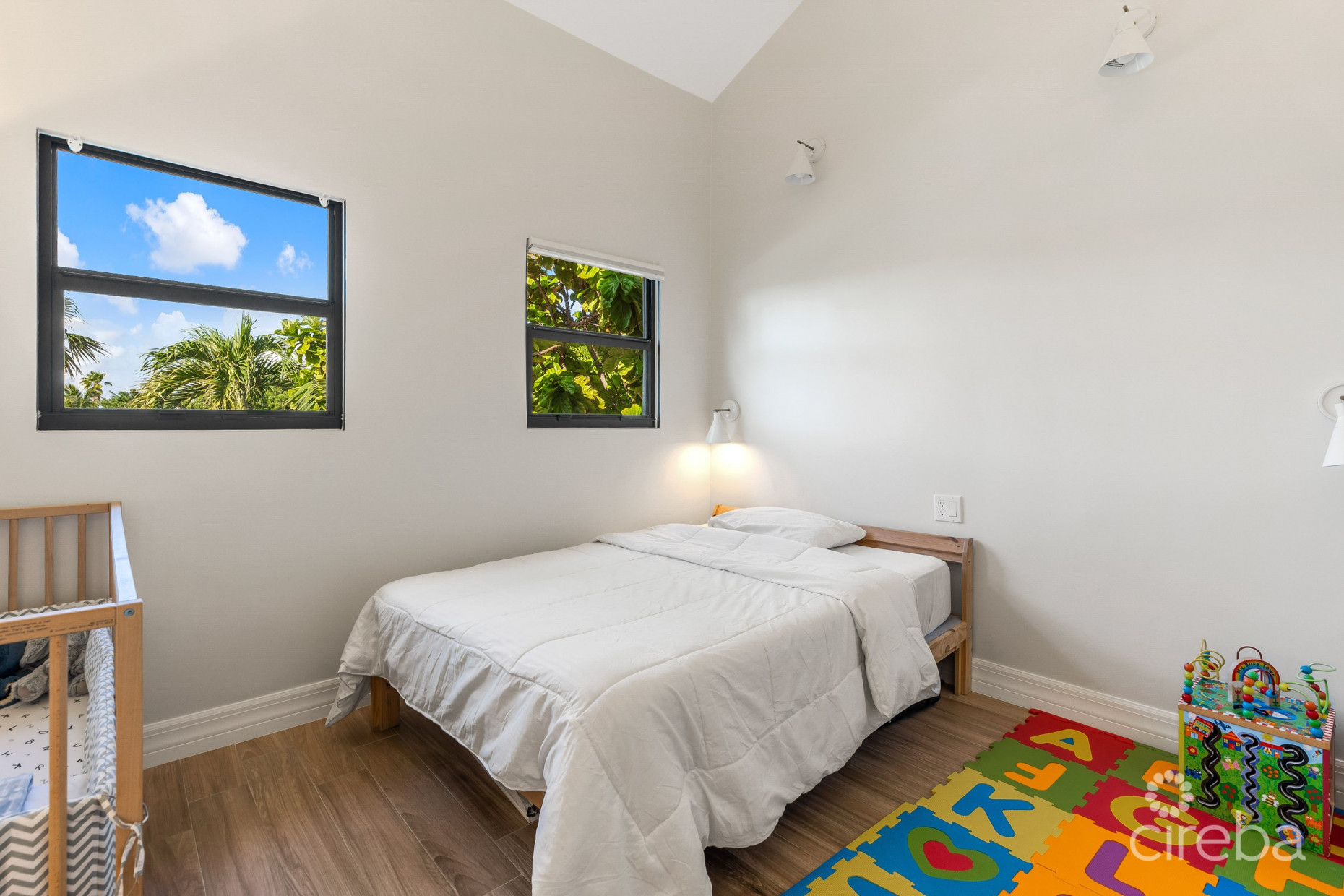 CANALFRONT 4 BED | 4.5 BATH - NEWLY RENOVATED GOVERNORS HARBOUR HOME