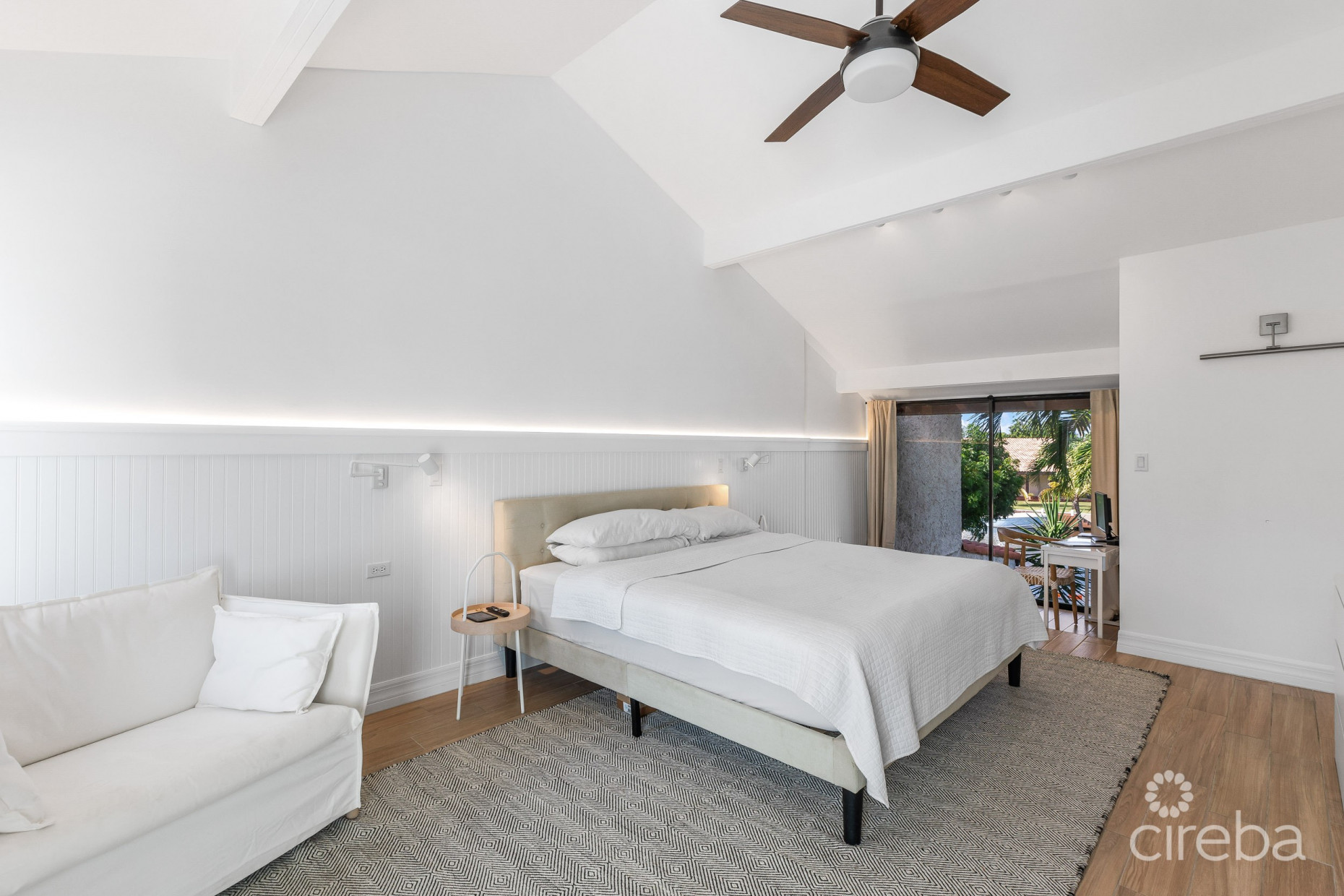 CANALFRONT 4 BED | 4.5 BATH - NEWLY RENOVATED GOVERNORS HARBOUR HOME