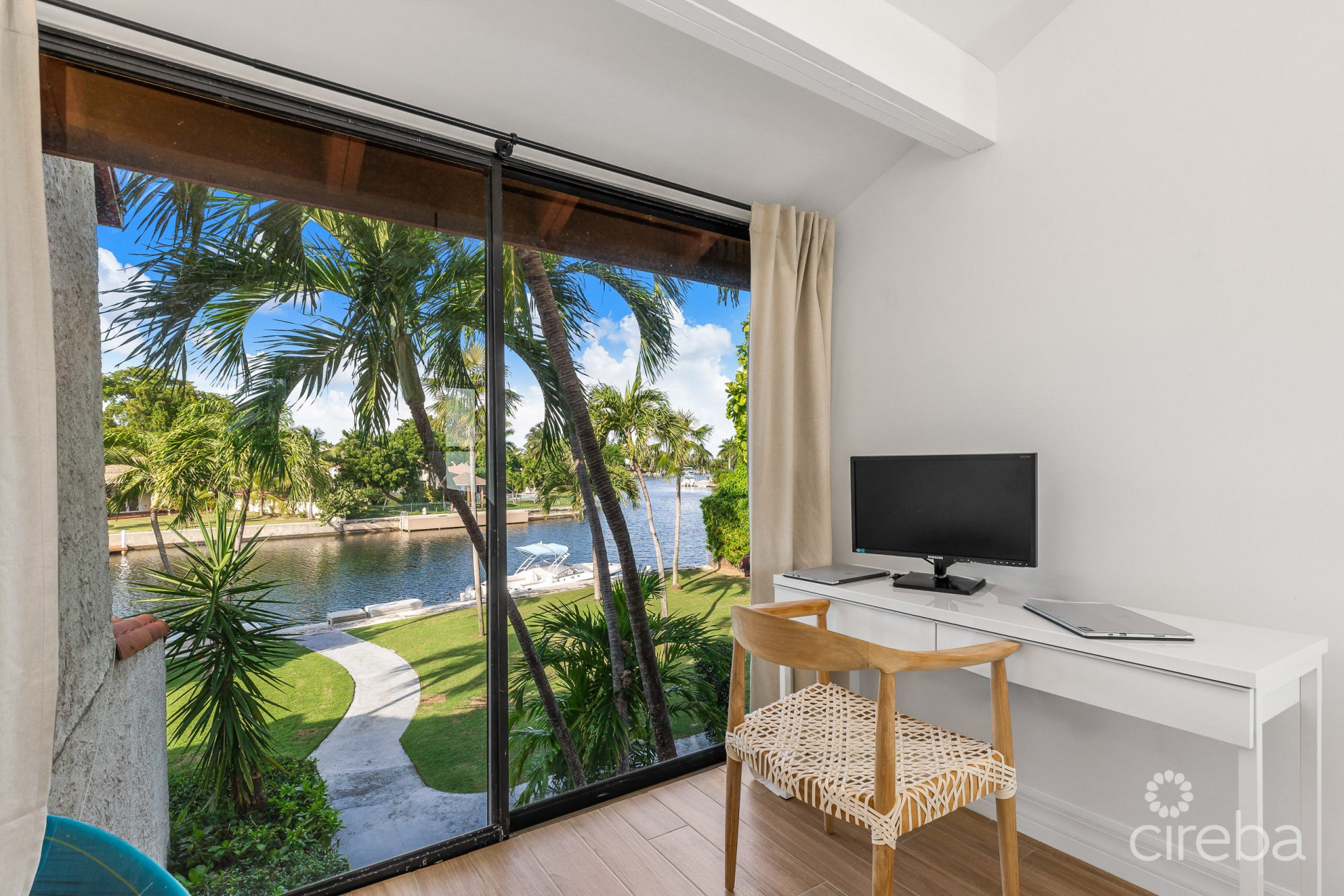 CANALFRONT 4 BED | 4.5 BATH - NEWLY RENOVATED GOVERNORS HARBOUR HOME