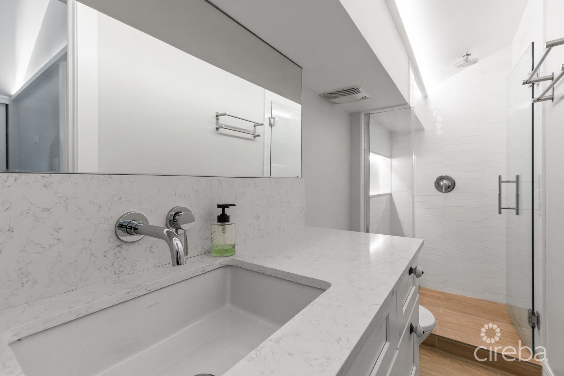 CANALFRONT 4 BED | 4.5 BATH - NEWLY RENOVATED GOVERNORS HARBOUR HOME