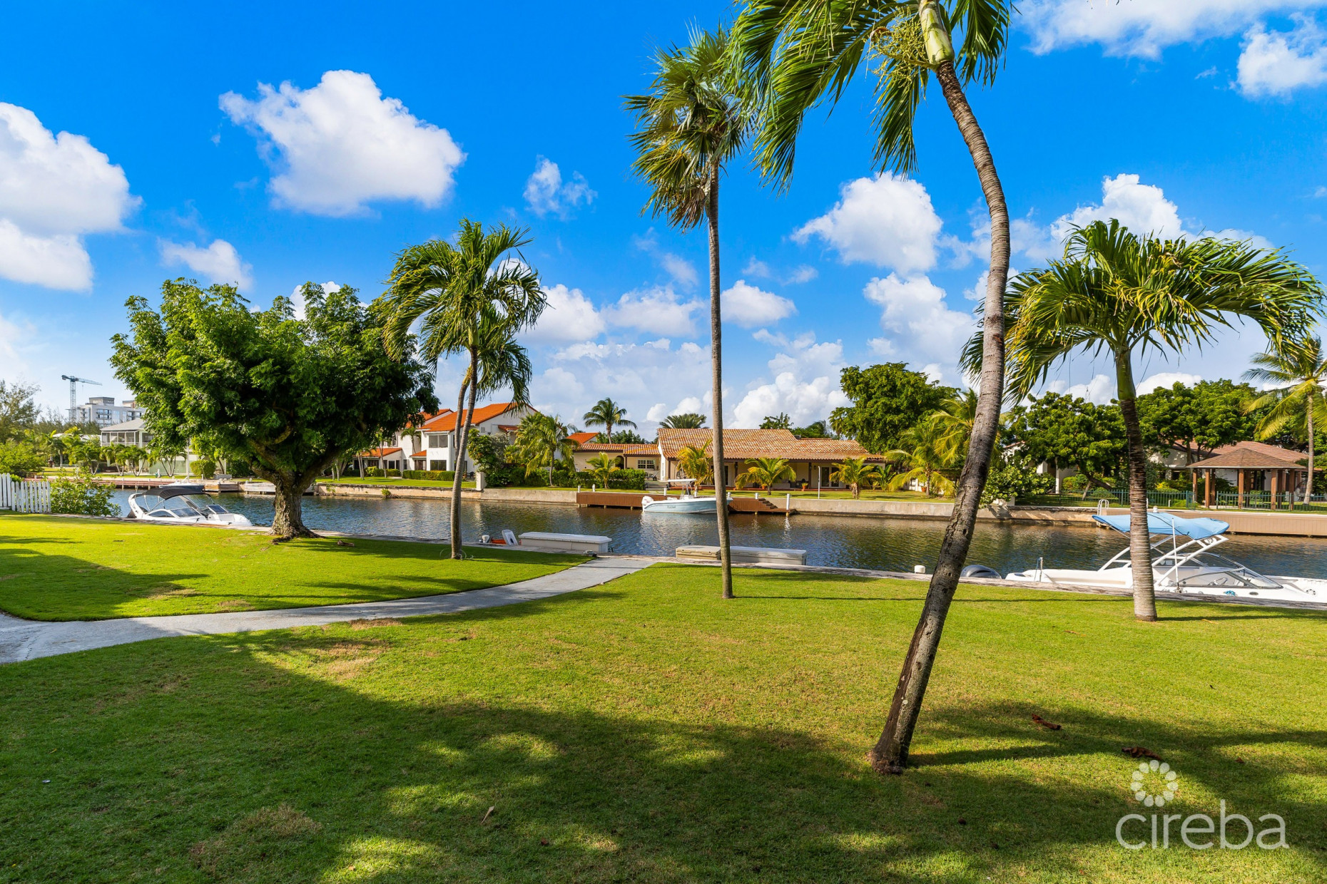 CANALFRONT 4 BED | 4.5 BATH - NEWLY RENOVATED GOVERNORS HARBOUR HOME