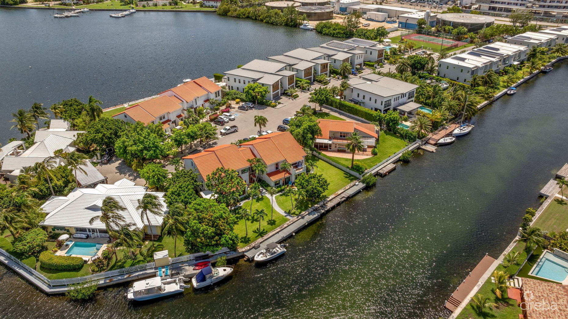 CANALFRONT 4 BED | 4.5 BATH - NEWLY RENOVATED GOVERNORS HARBOUR HOME