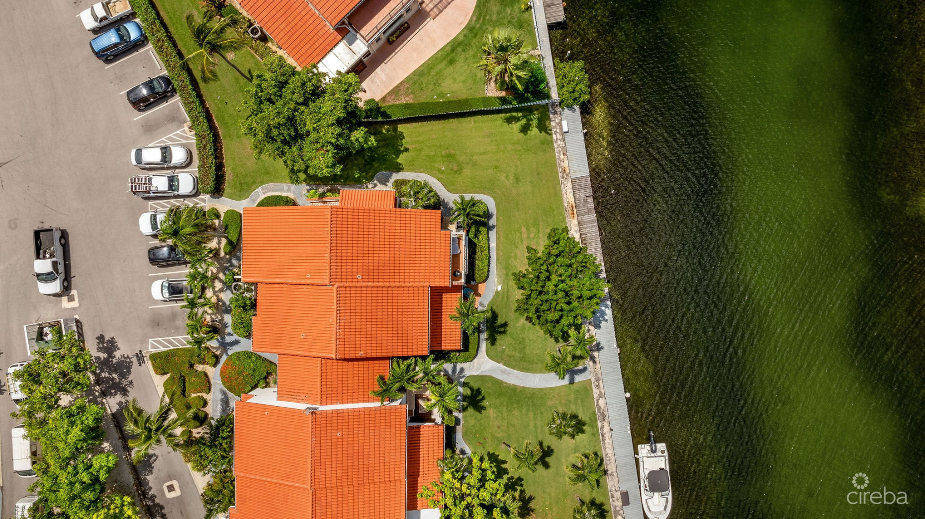 CANALFRONT 4 BED | 4.5 BATH - NEWLY RENOVATED GOVERNORS HARBOUR HOME