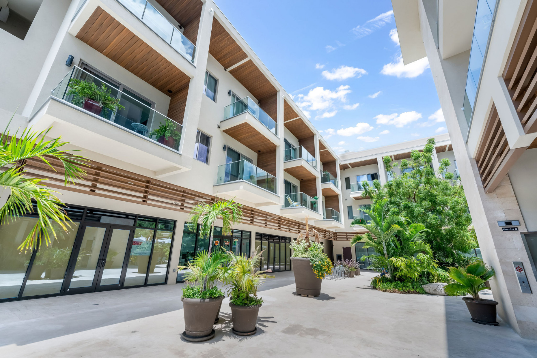 Harbour Walk Residences | Chic 1-bed + Den