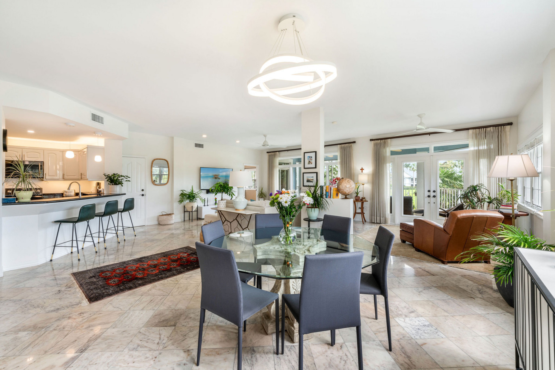 Britannia #821 Regents Court | Stunning 3-bed Residence