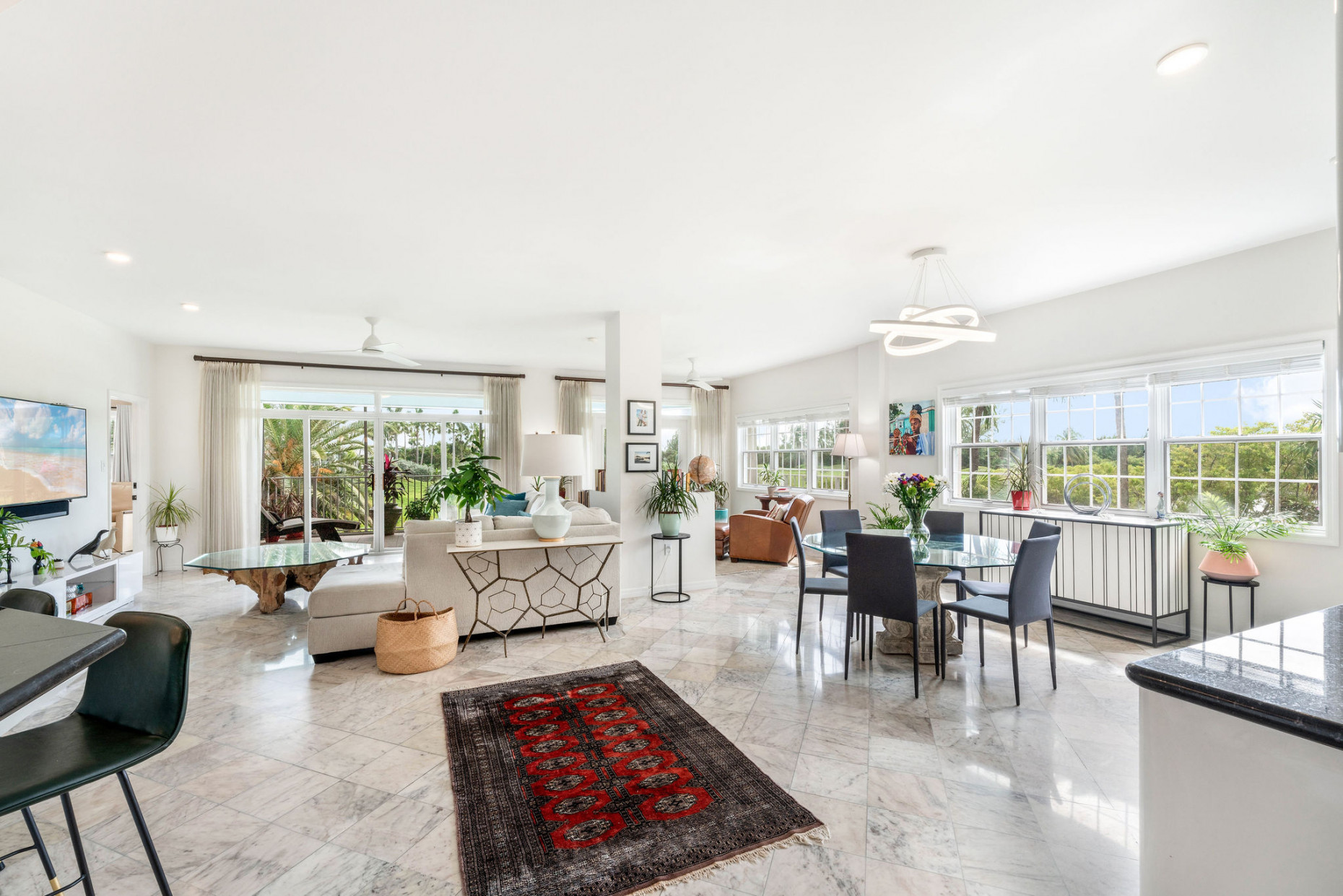 Britannia #821 Regents Court | Stunning 3-bed Residence