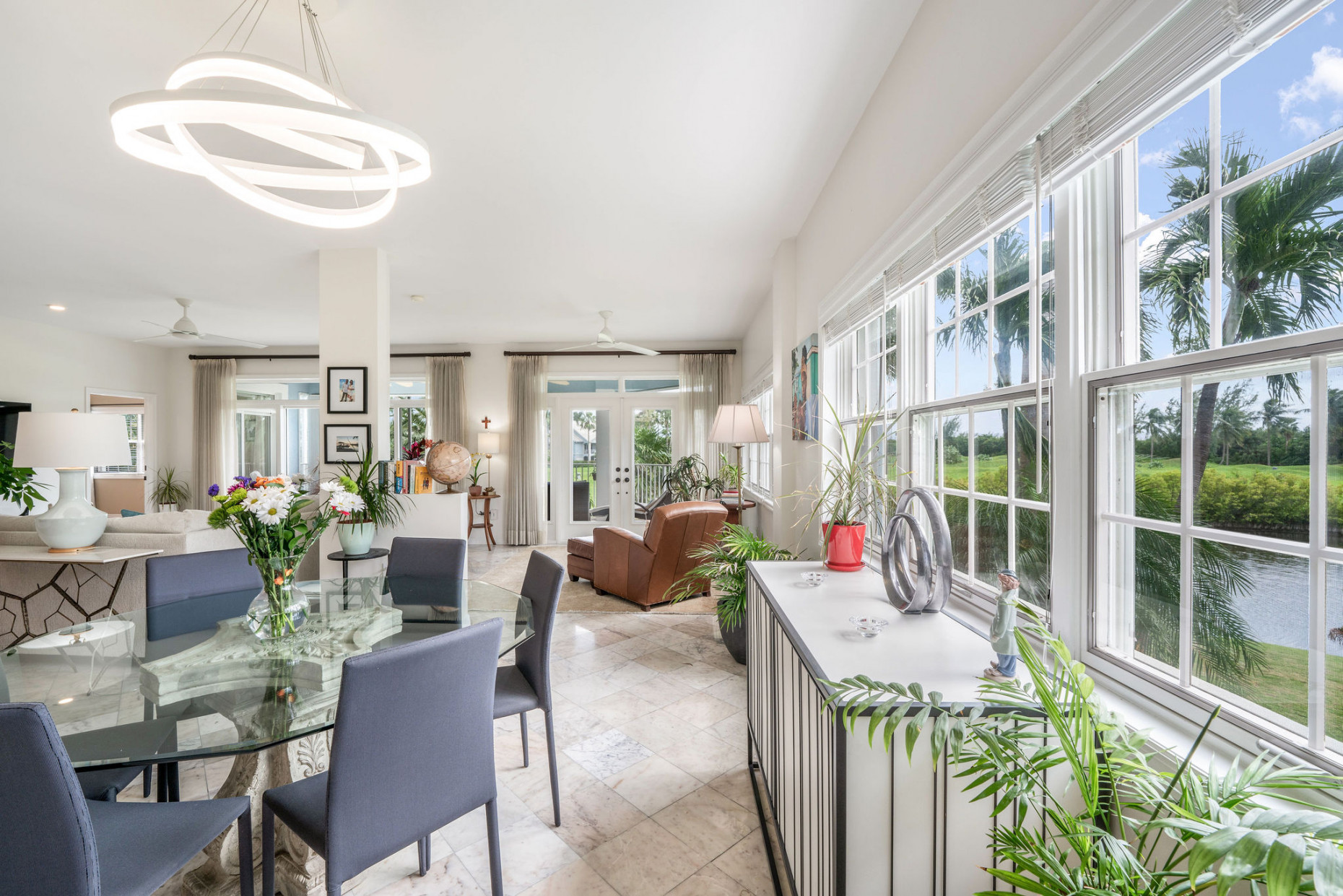 Britannia #821 Regents Court | Stunning 3-bed Residence