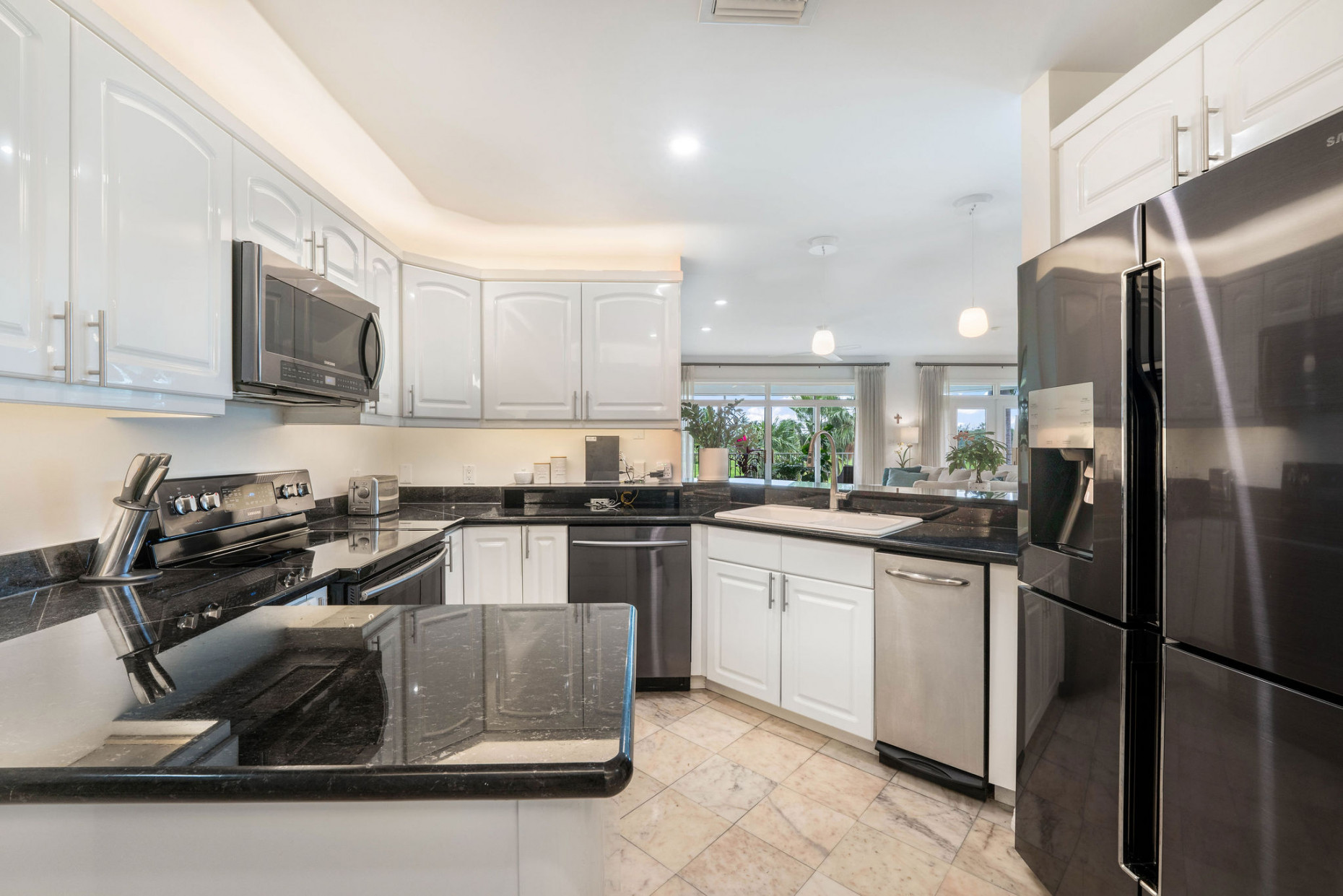 Britannia #821 Regents Court | Stunning 3-bed Residence