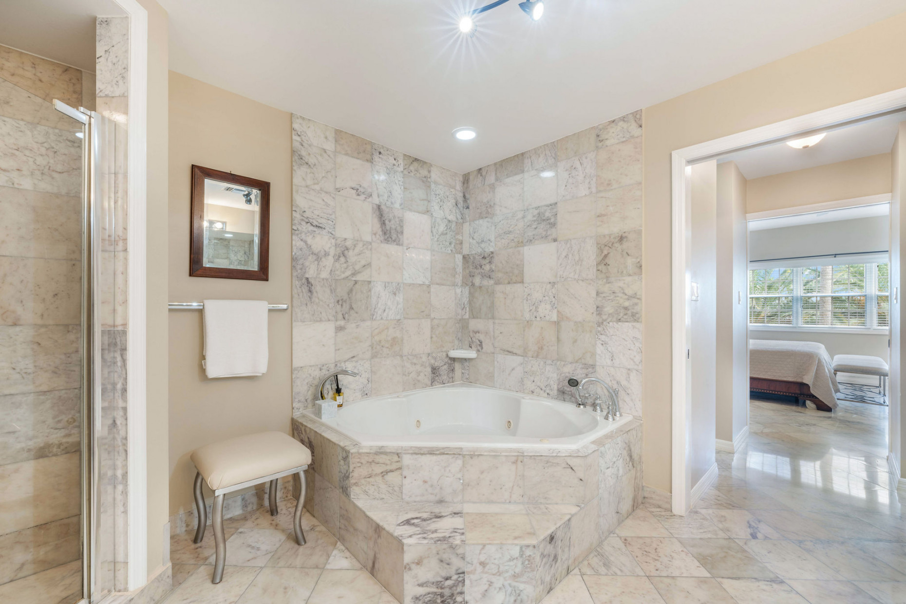 Britannia #821 Regents Court | Stunning 3-bed Residence