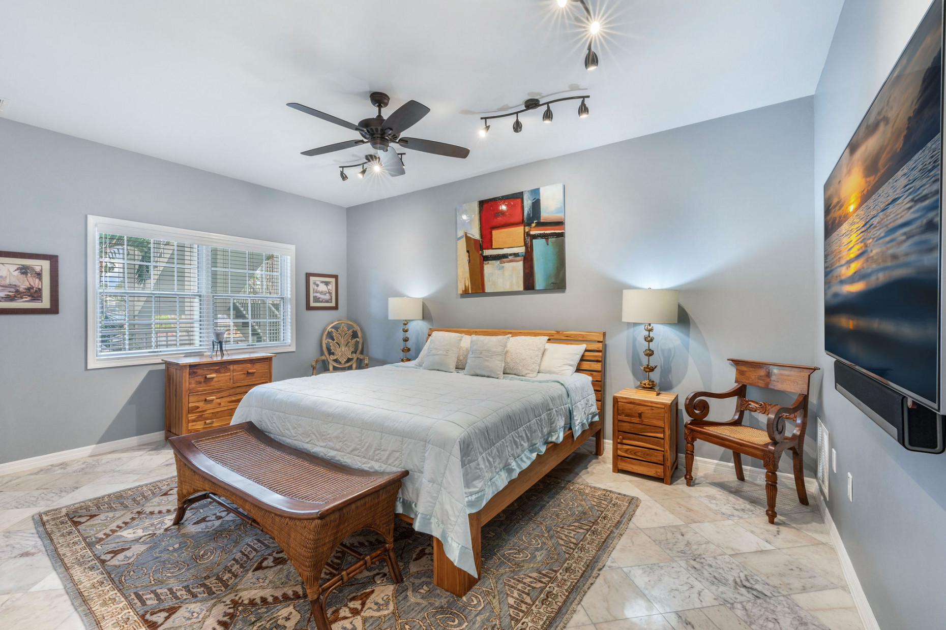 Britannia #821 Regents Court | Stunning 3-bed Residence