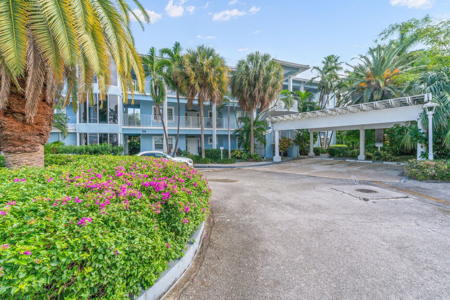 Britannia #821 Regents Court | Stunning 3-bed Residence