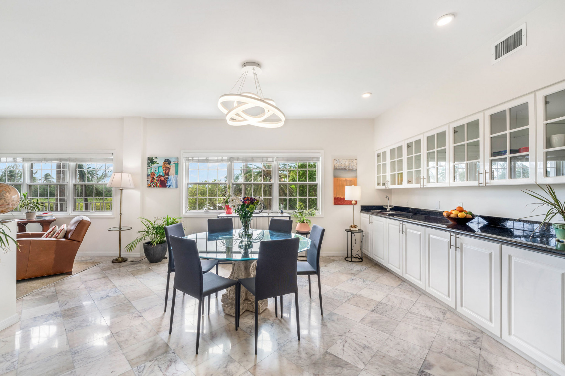 Britannia #821 Regents Court | Stunning 3-bed Residence