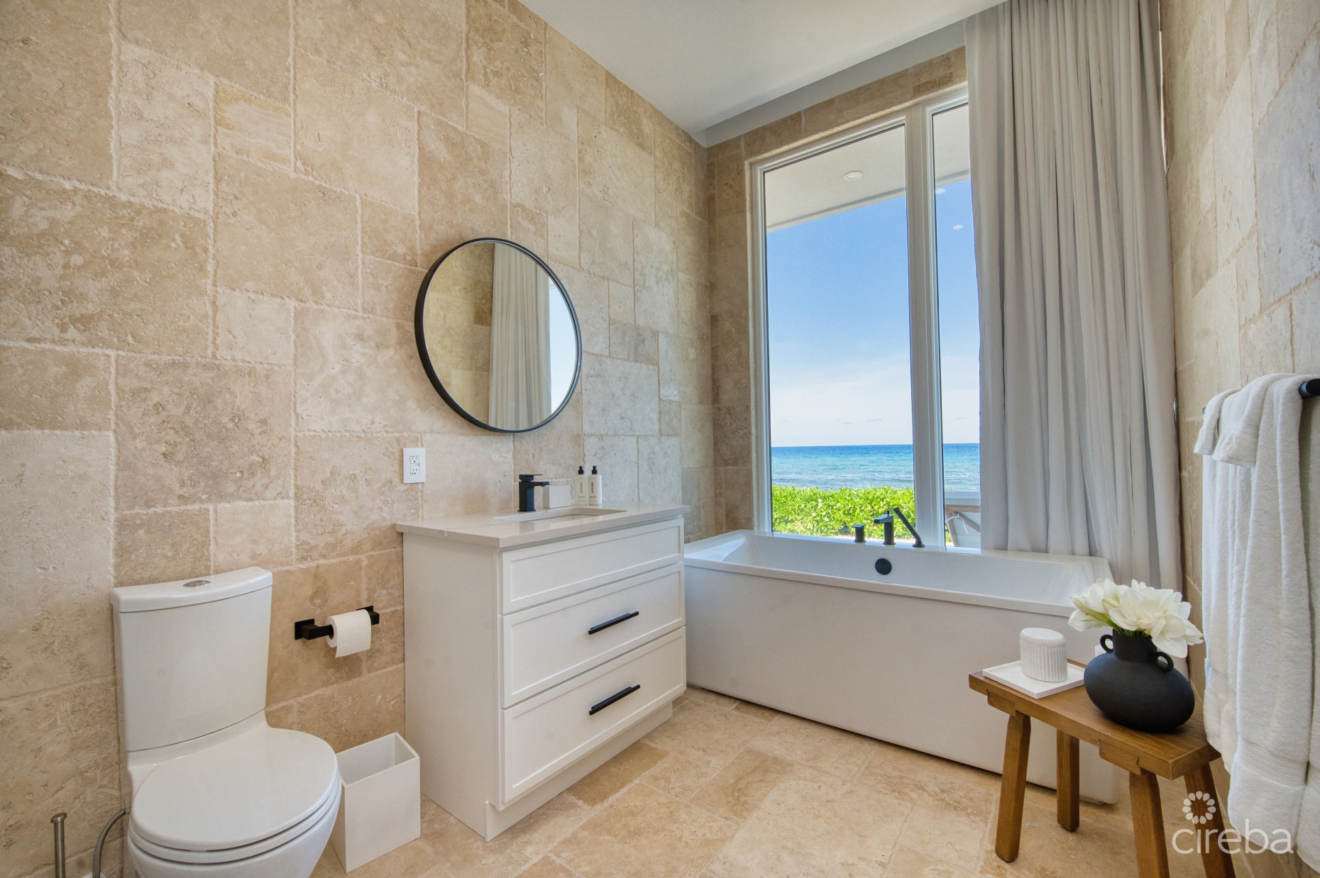 SEASIDE HIDEAWAY - FULLY RENOVATED BEACHFRONT GEM