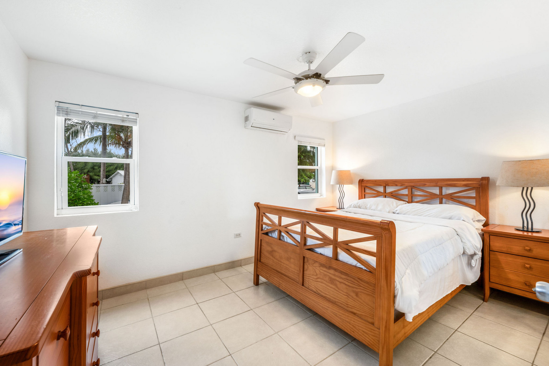 Seagull | Seven Mile Beach Front, Unit 2