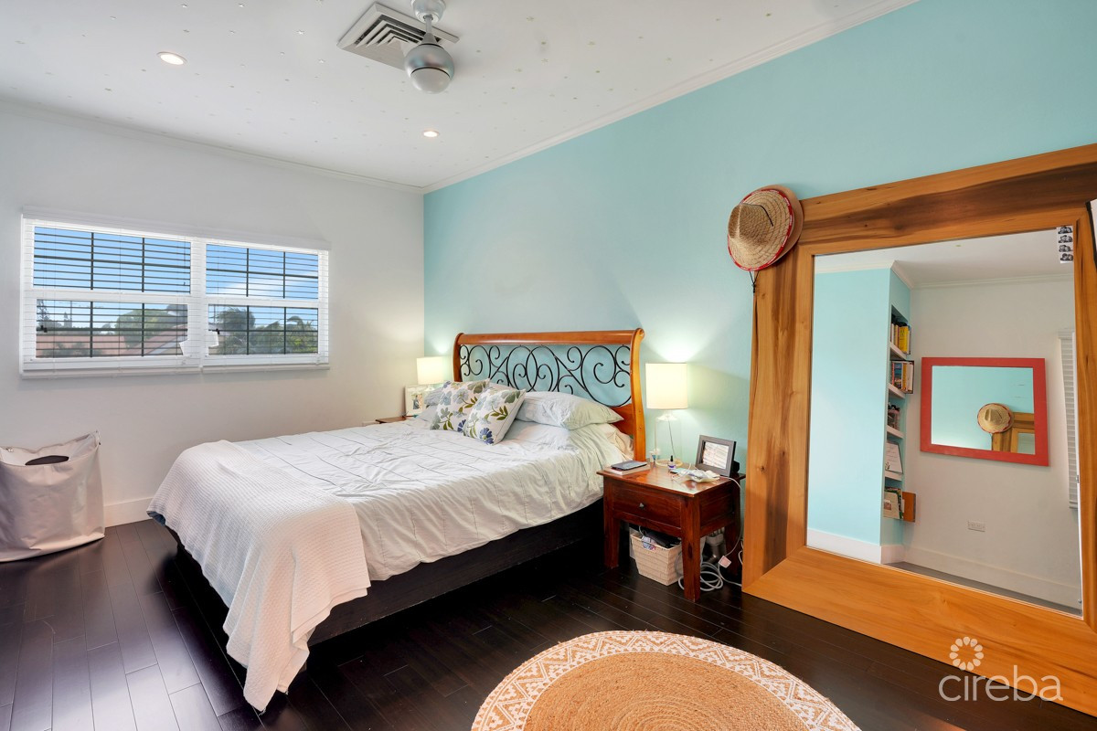 OCEAN CLUB 2 BED 2.5 BATH MODERN TOWN HOUSE