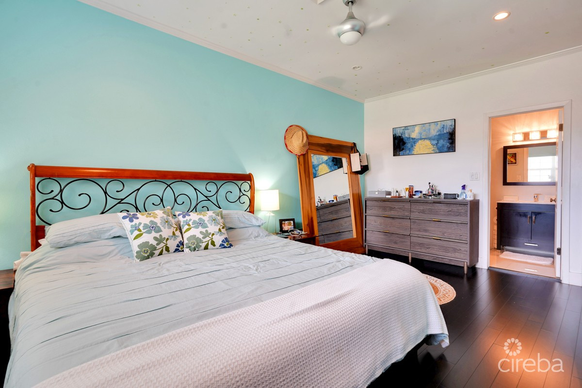 OCEAN CLUB 2 BED 2.5 BATH MODERN TOWN HOUSE