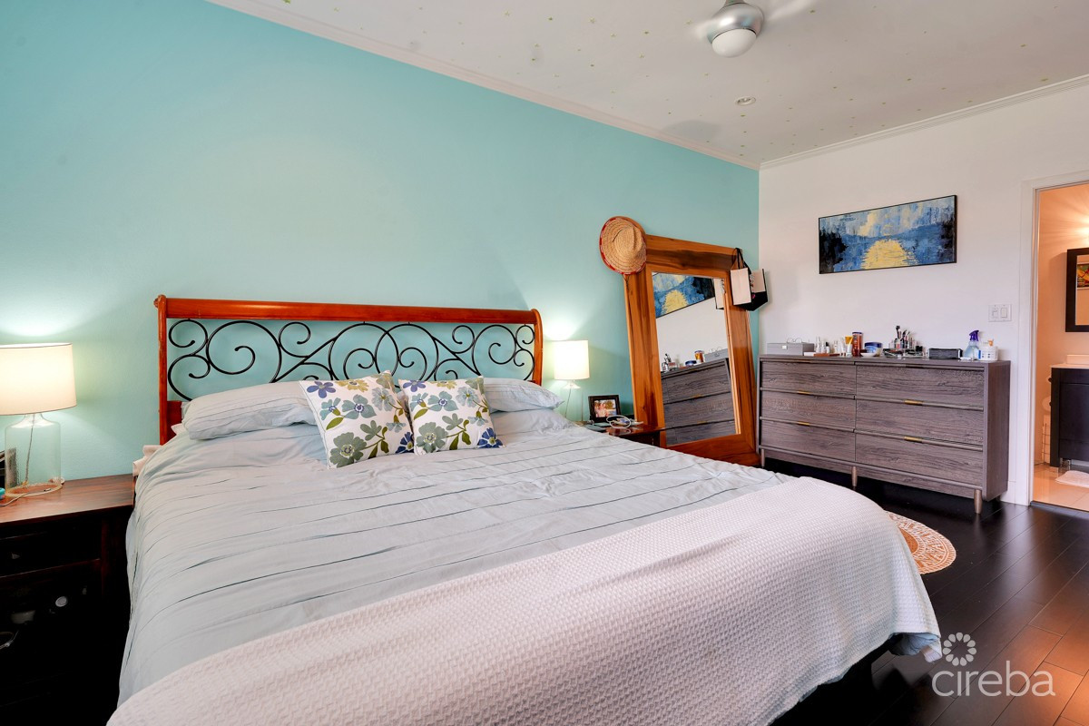 OCEAN CLUB 2 BED 2.5 BATH MODERN TOWN HOUSE