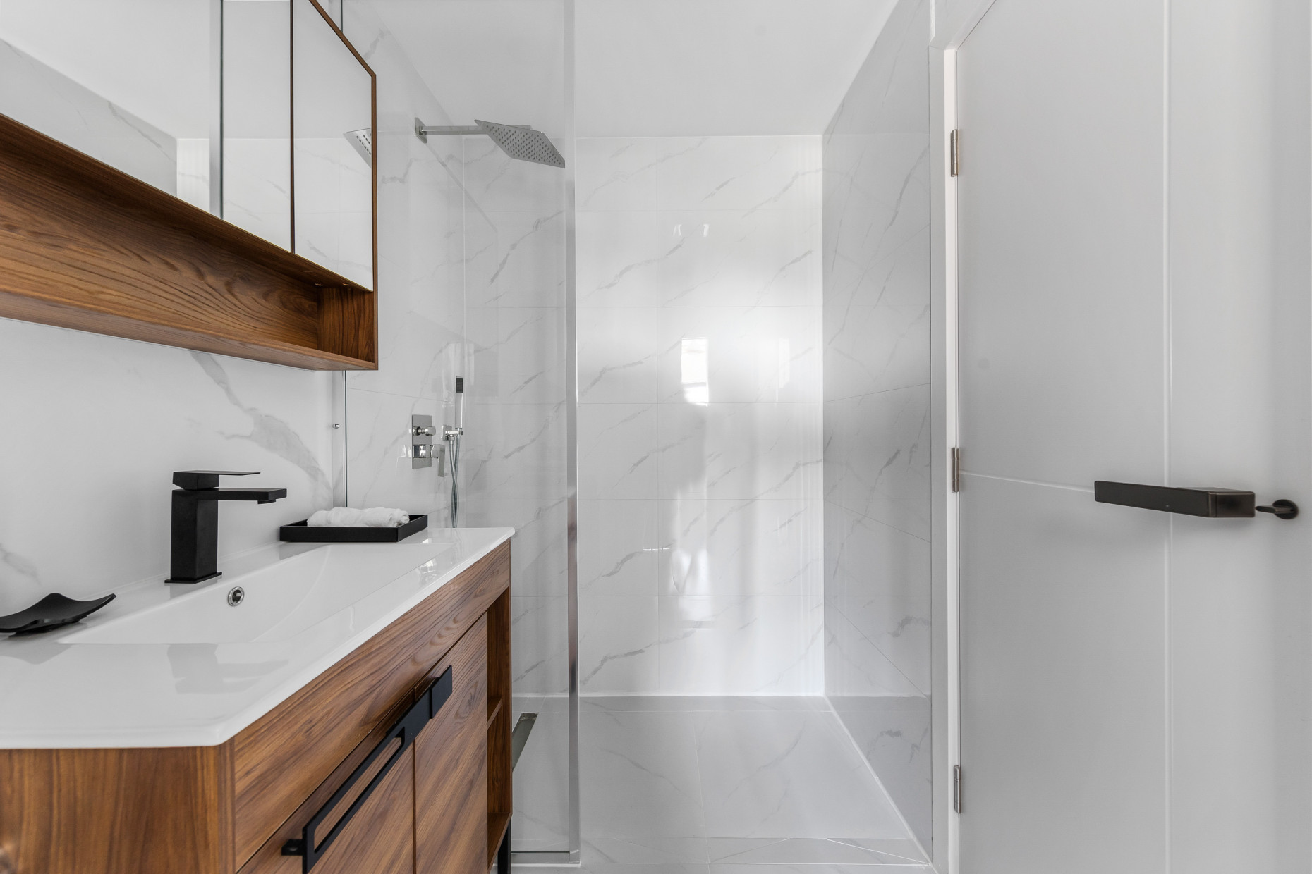 Arza West Bay J7. 1-bed Upper Floor, Fully Furnished. Move-in Ready In Just Weeks