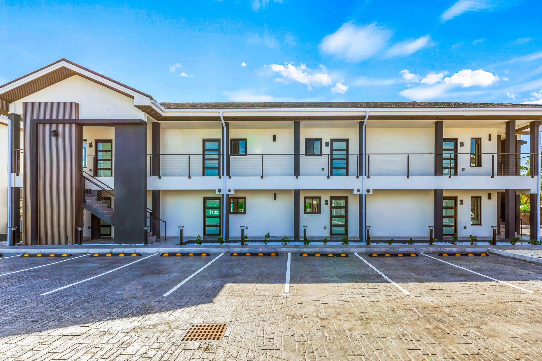 Arza West Bay J7. 1-bed Upper Floor, Fully Furnished. Move-in Ready In Just Weeks