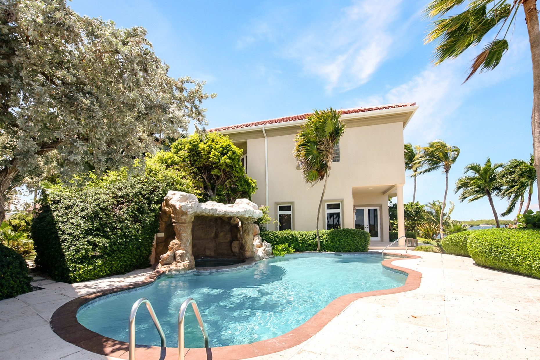 VISCAYA HOME, GOVERNOR'S HARBOUR CREEK