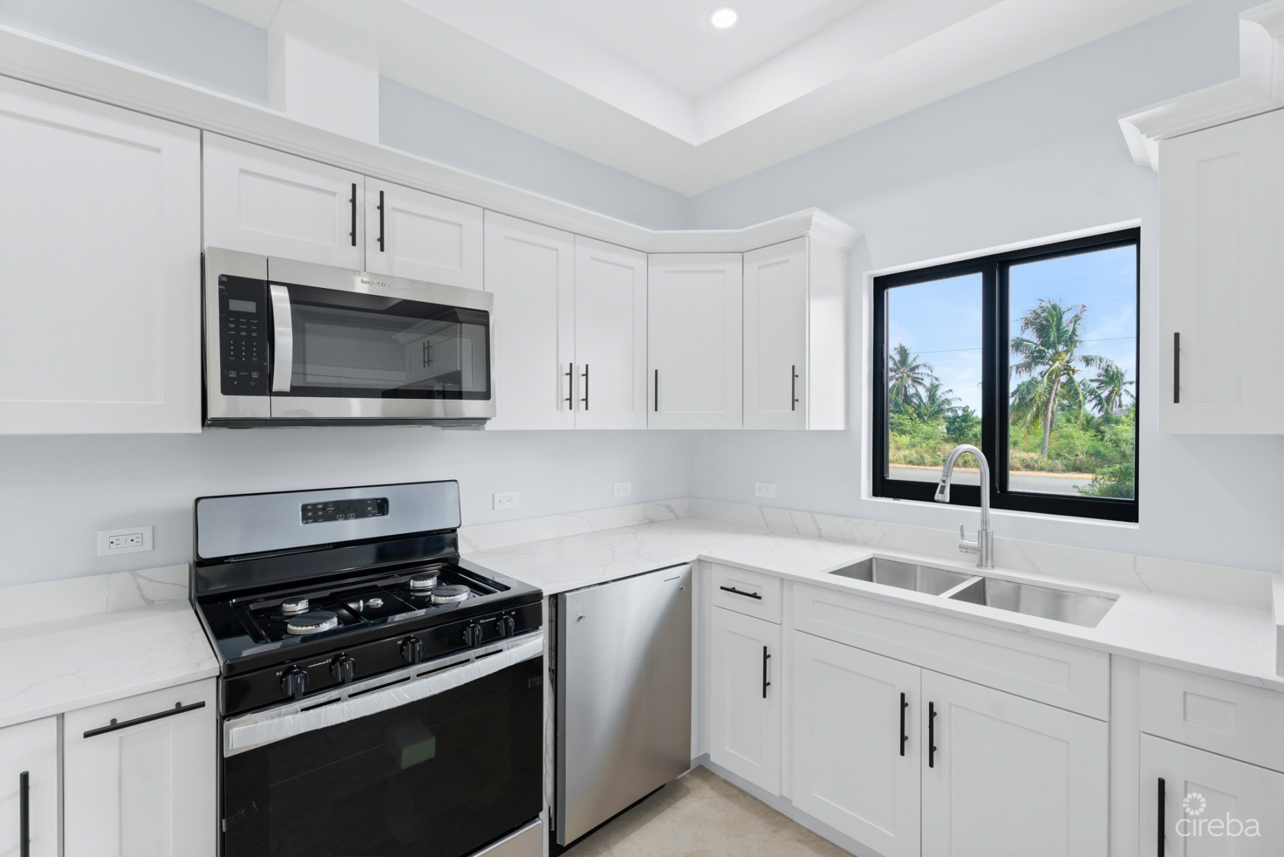 #1 BRAND NEW 3 BED 3.5 BATH DUPLEX -  LOOKOUT GARDENS