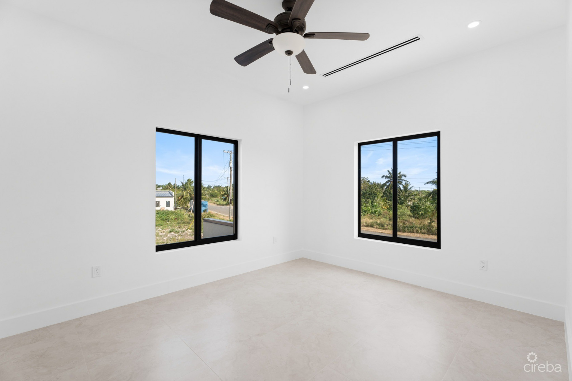 #1 BRAND NEW 3 BED 3.5 BATH DUPLEX -  LOOKOUT GARDENS