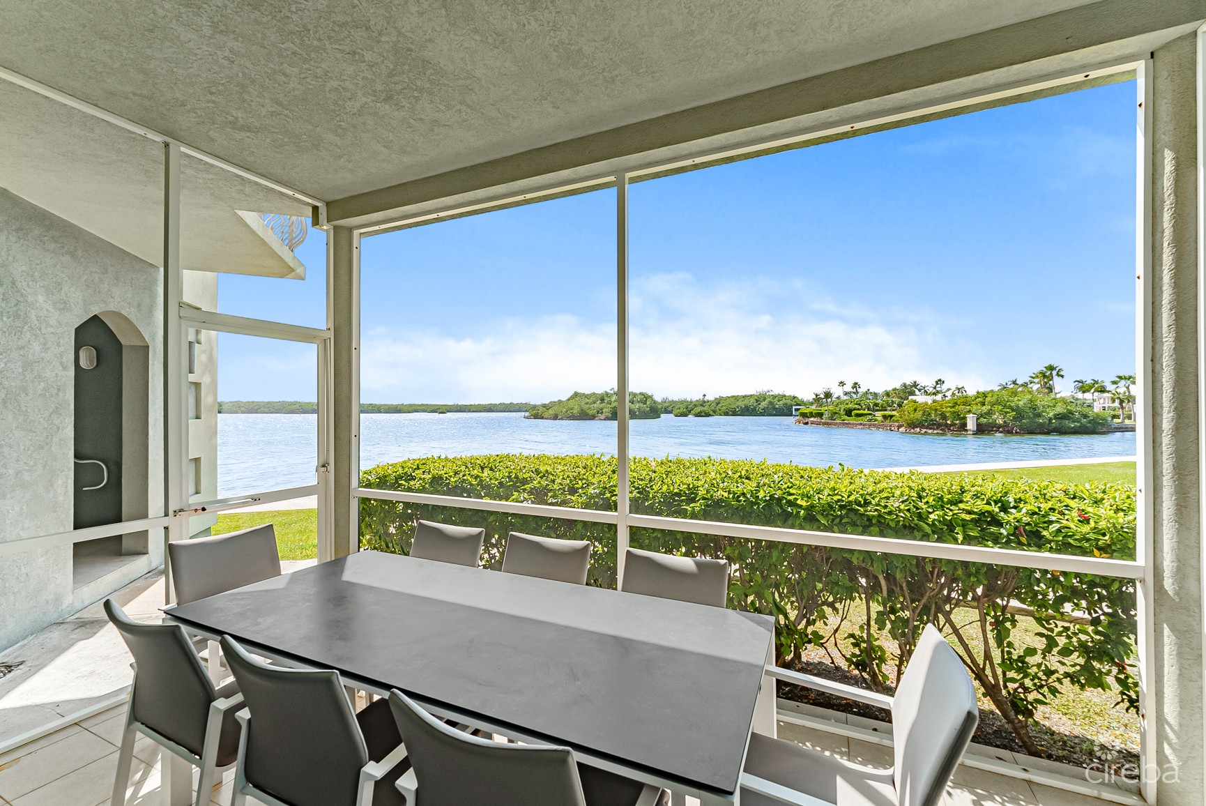 TURTLE COVE OCEANFRONT 3 BED WITH OUTSTANDING VIEW