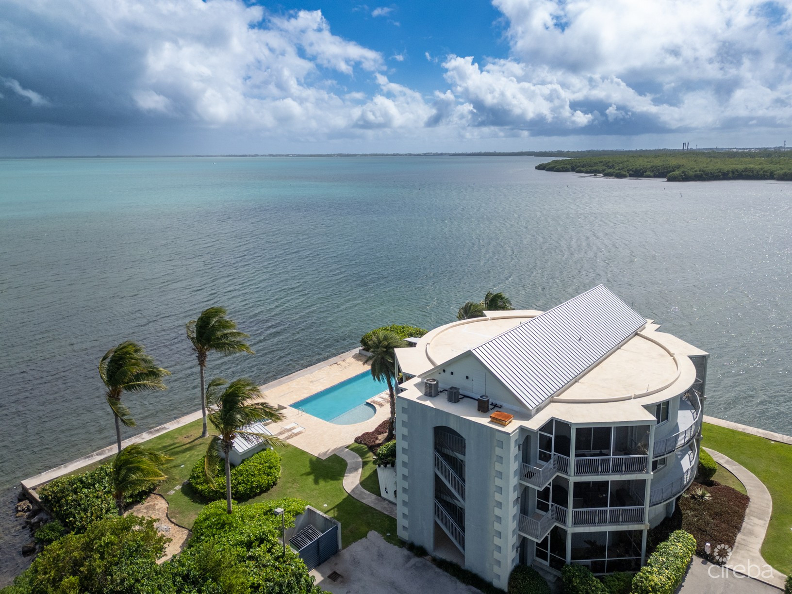 TURTLE COVE OCEANFRONT 3 BED WITH OUTSTANDING VIEW