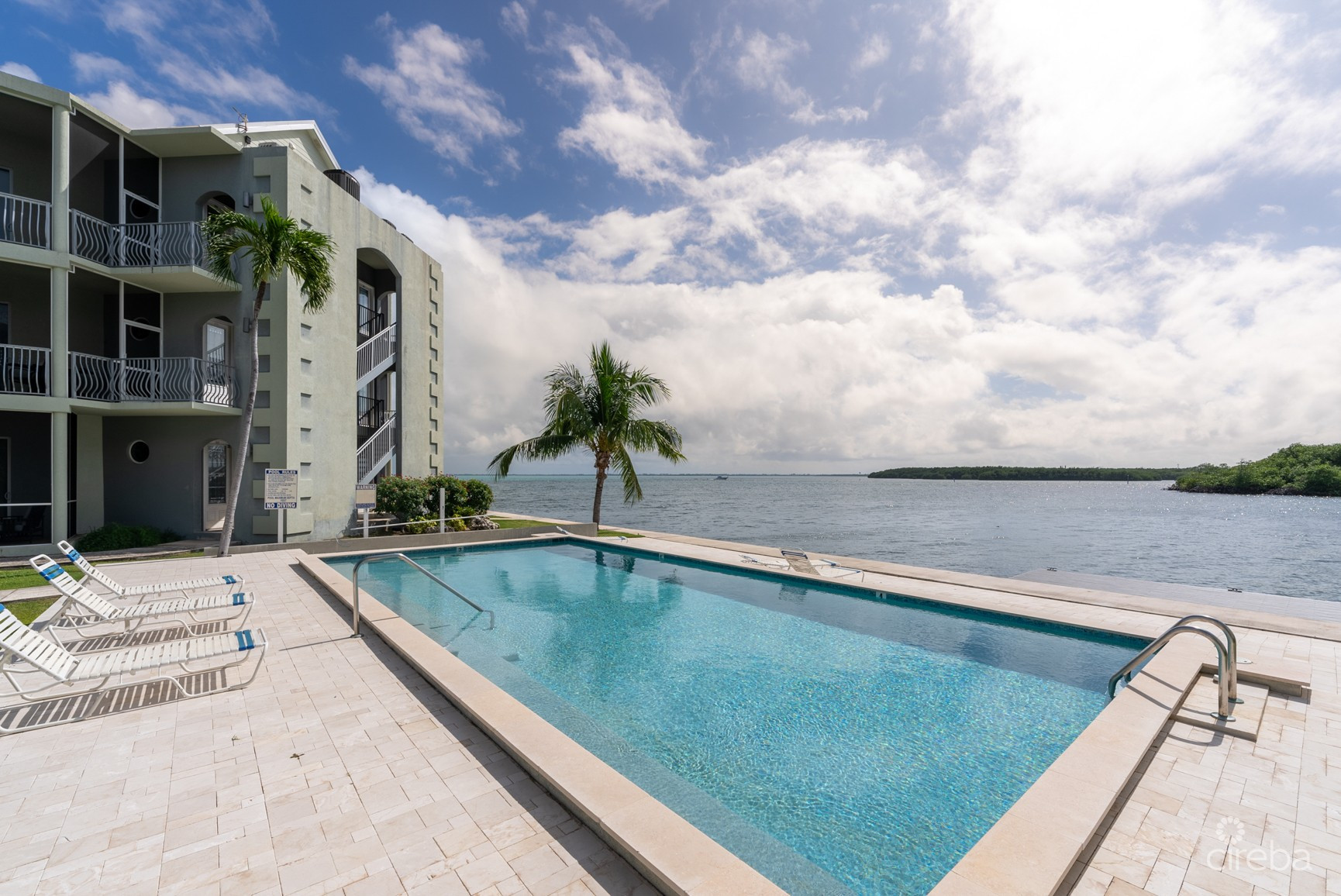 TURTLE COVE OCEANFRONT 3 BED WITH OUTSTANDING VIEW